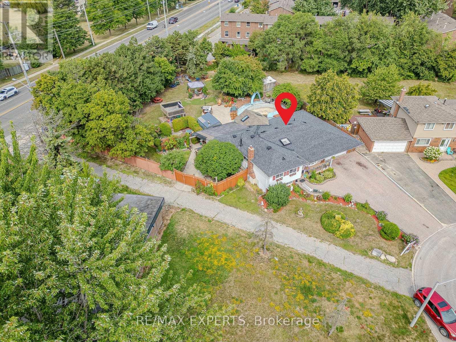 8 Easton Place, Brampton, Ontario  L6T 2A7 - Photo 47 - W12331071