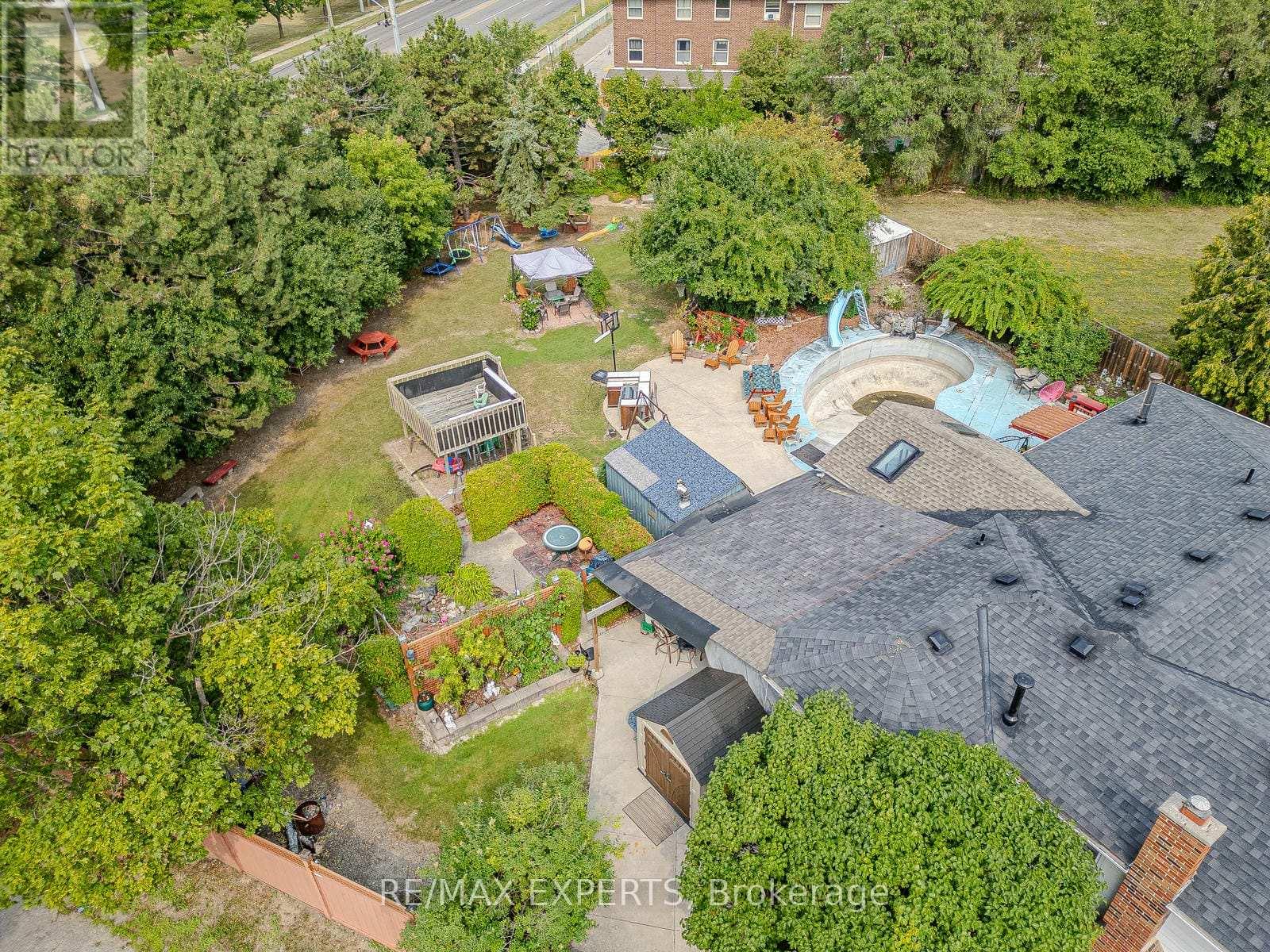 8 Easton Place, Brampton, Ontario  L6T 2A7 - Photo 48 - W12331071