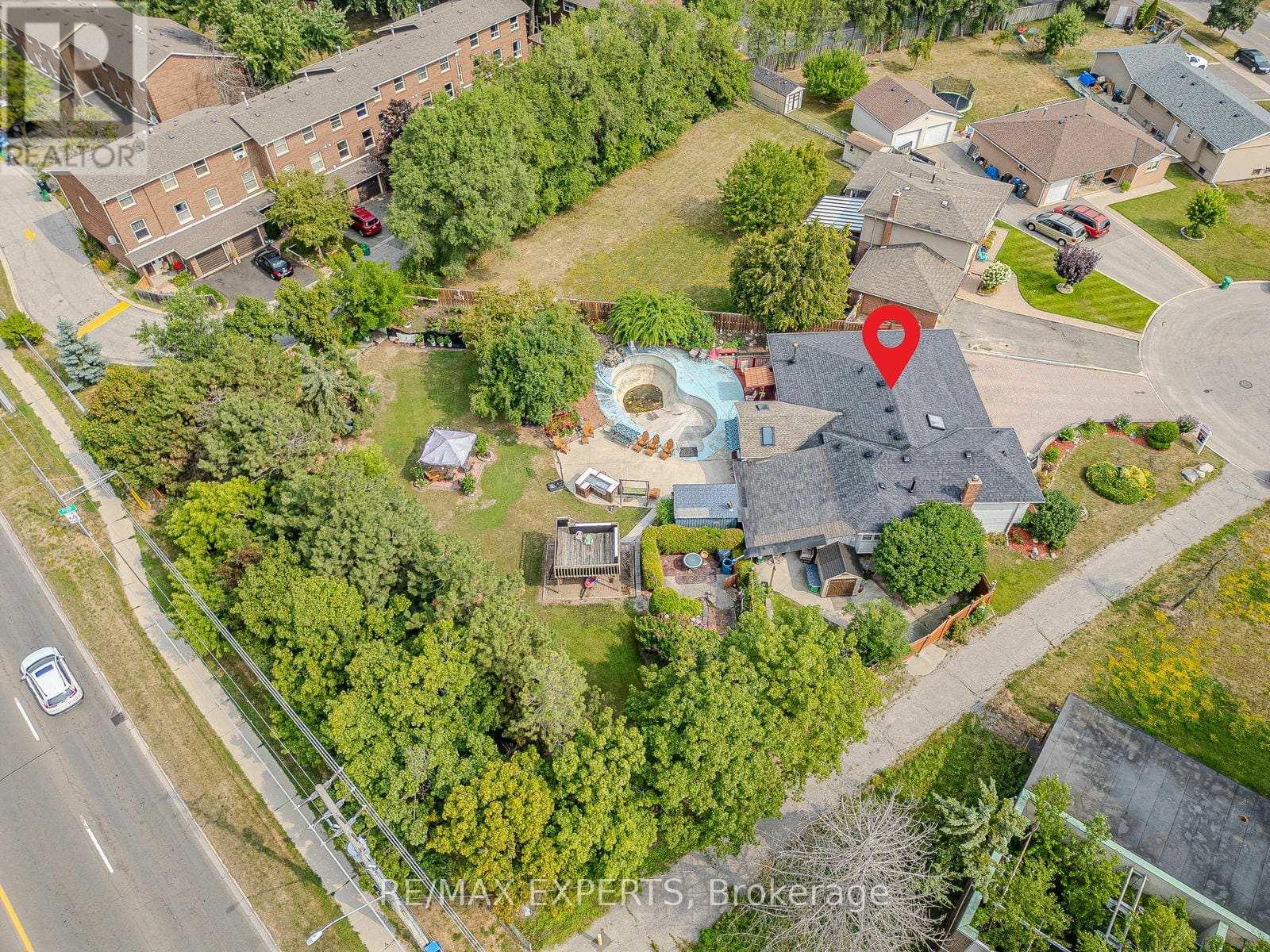 8 Easton Place, Brampton, Ontario  L6T 2A7 - Photo 49 - W12331071