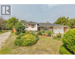 8 EASTON PLACE, Brampton, Ontario