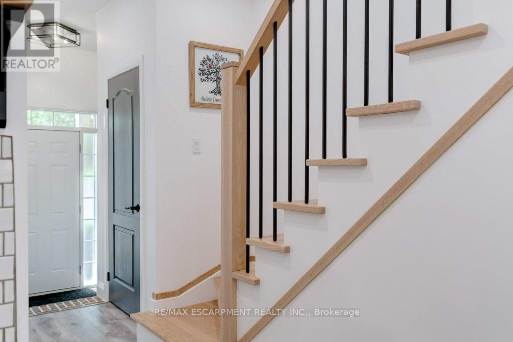 79 Browview Drive, Hamilton, Ontario  L8B 0R2 - Photo 23 - X12331105