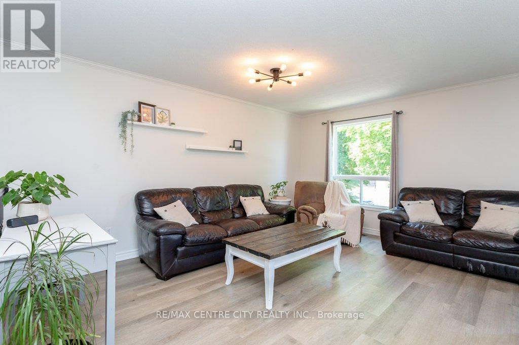 55 Melanie Drive E, Aylmer, Ontario  N5H 3G6 - Photo 9 - X12279513