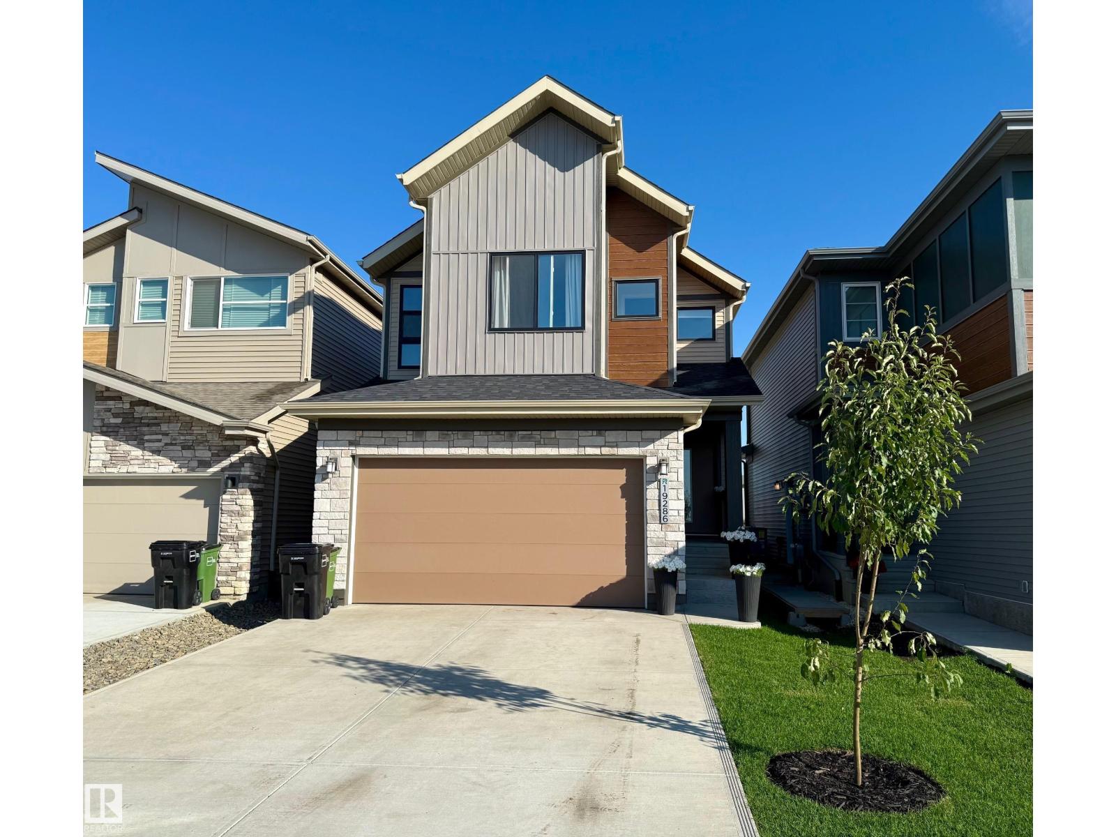 19286 22A AV NW, Edmonton, Alberta
