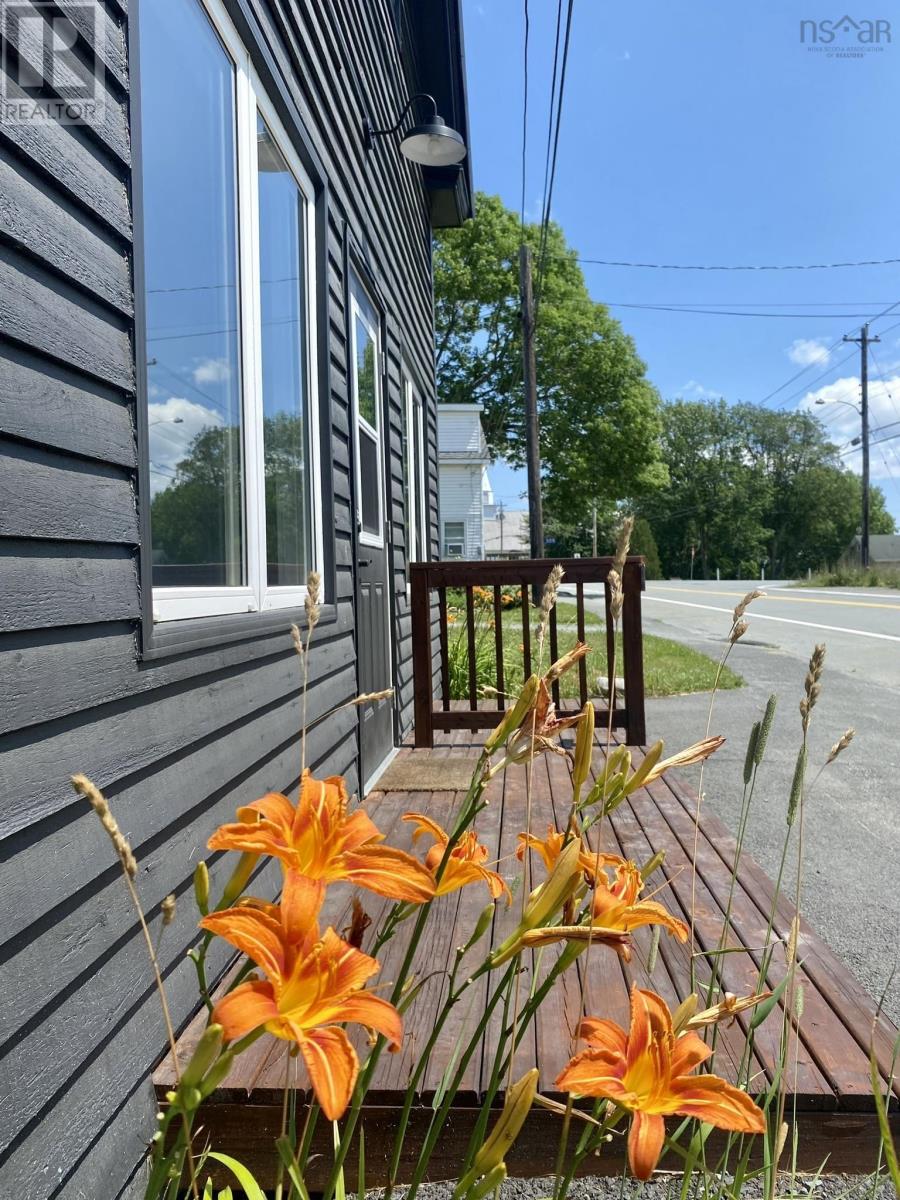 313 8 Highway, Milton, Nova Scotia  B0T 1P0 - Photo 2 - 202502947