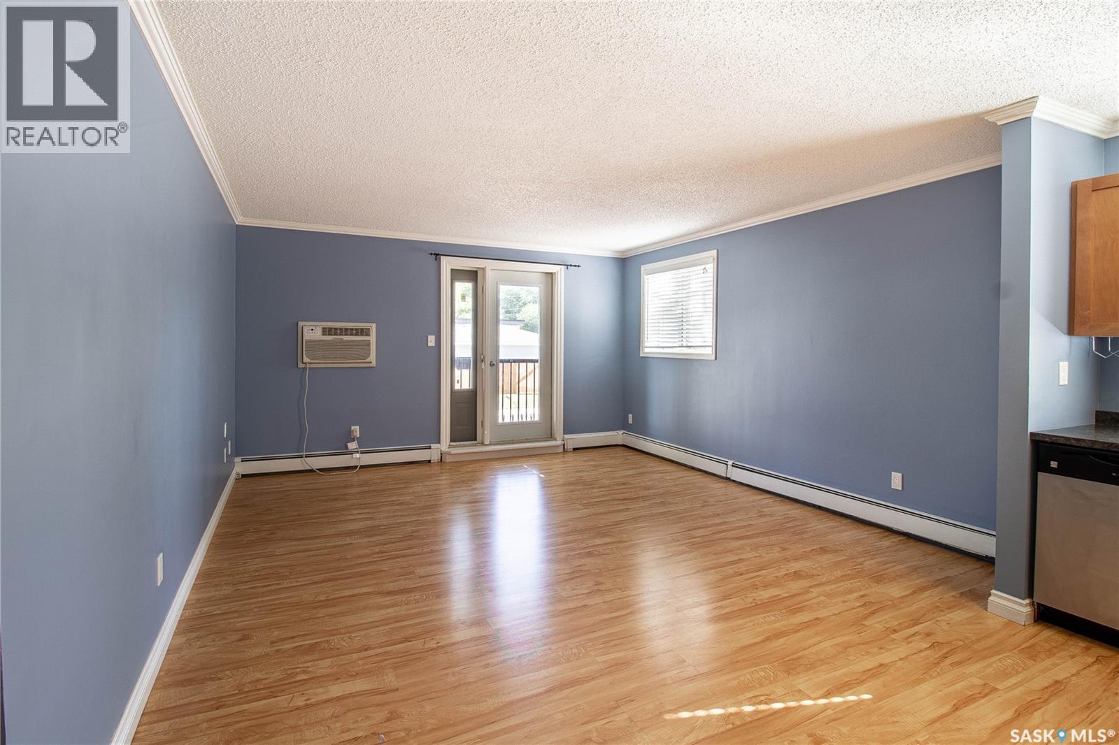Property at 203 521 18th STREET W image 2