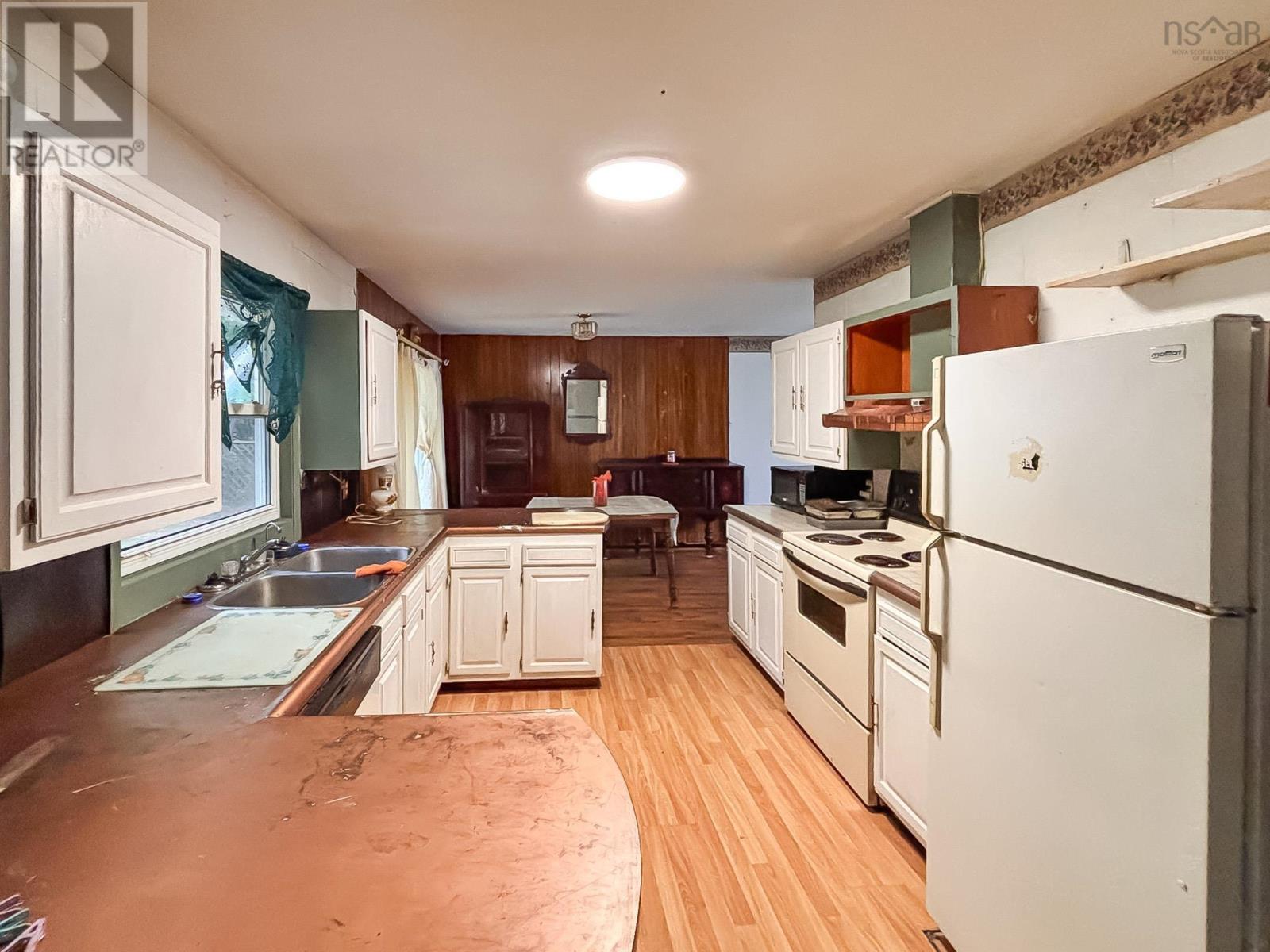 93 Parkdale Avenue, Bridgewater, Nova Scotia  B4V 1L8 - Photo 4 - 202508153