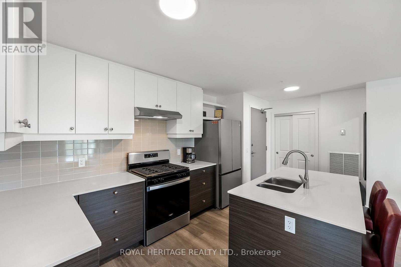 402 - 19b West Street N, Kawartha Lakes, Ontario  K0M 1N0 - Photo 11 - X12302232