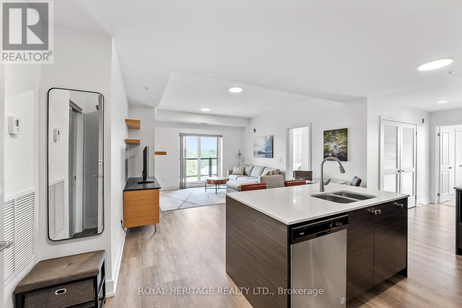 402 - 19b West Street N, Kawartha Lakes, Ontario  K0M 1N0 - Photo 4 - X12302232