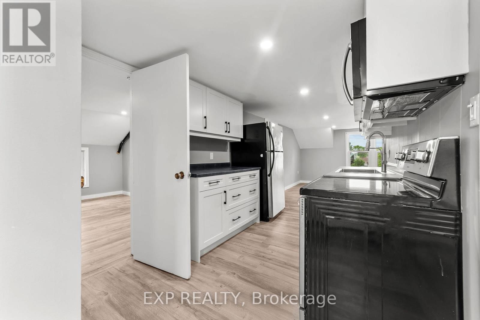 50 Fairview Avenue, St. Thomas, Ontario  N5R 4X6 - Photo 10 - X12331195