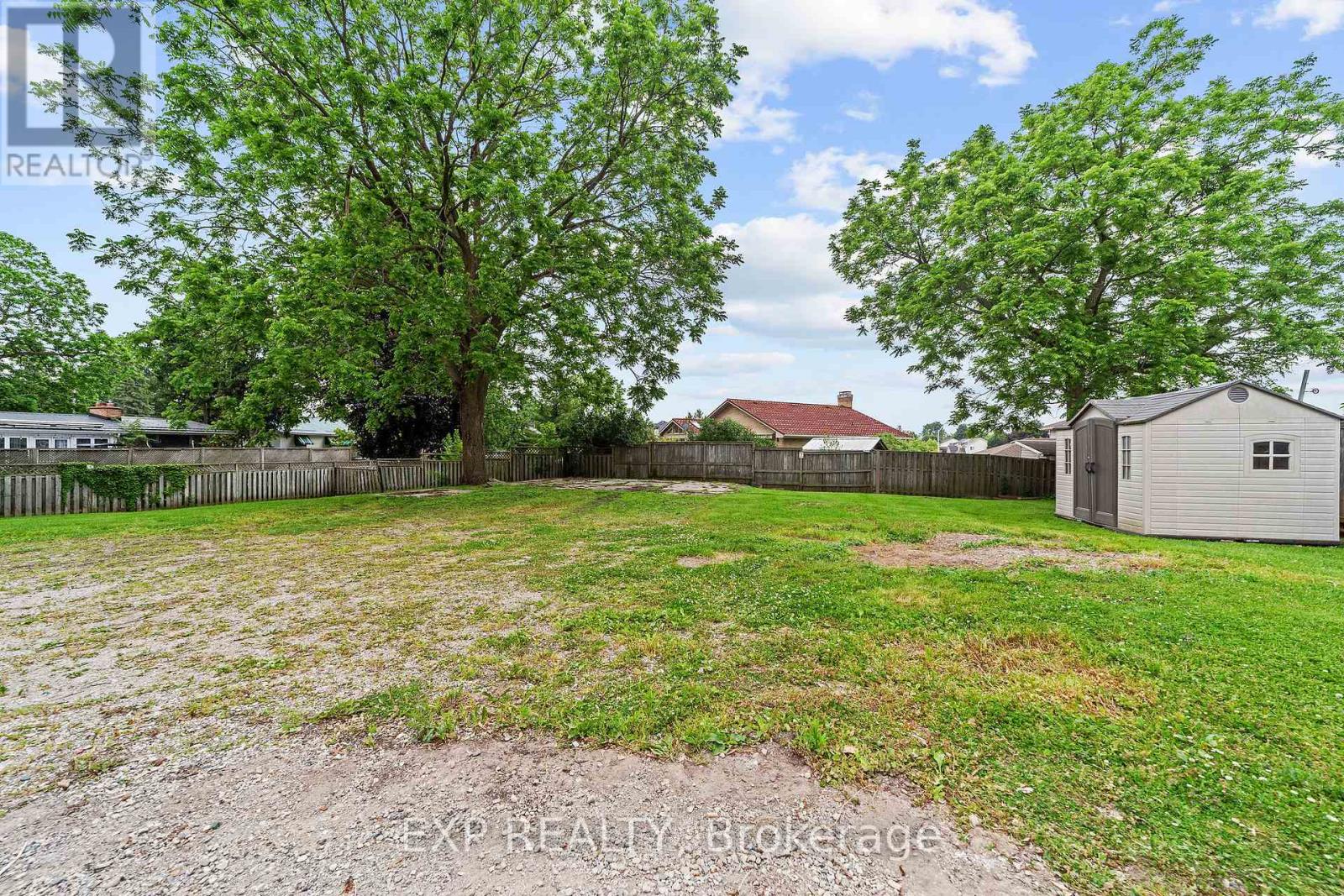 50 Fairview Avenue, St. Thomas, Ontario  N5R 4X6 - Photo 5 - X12331195