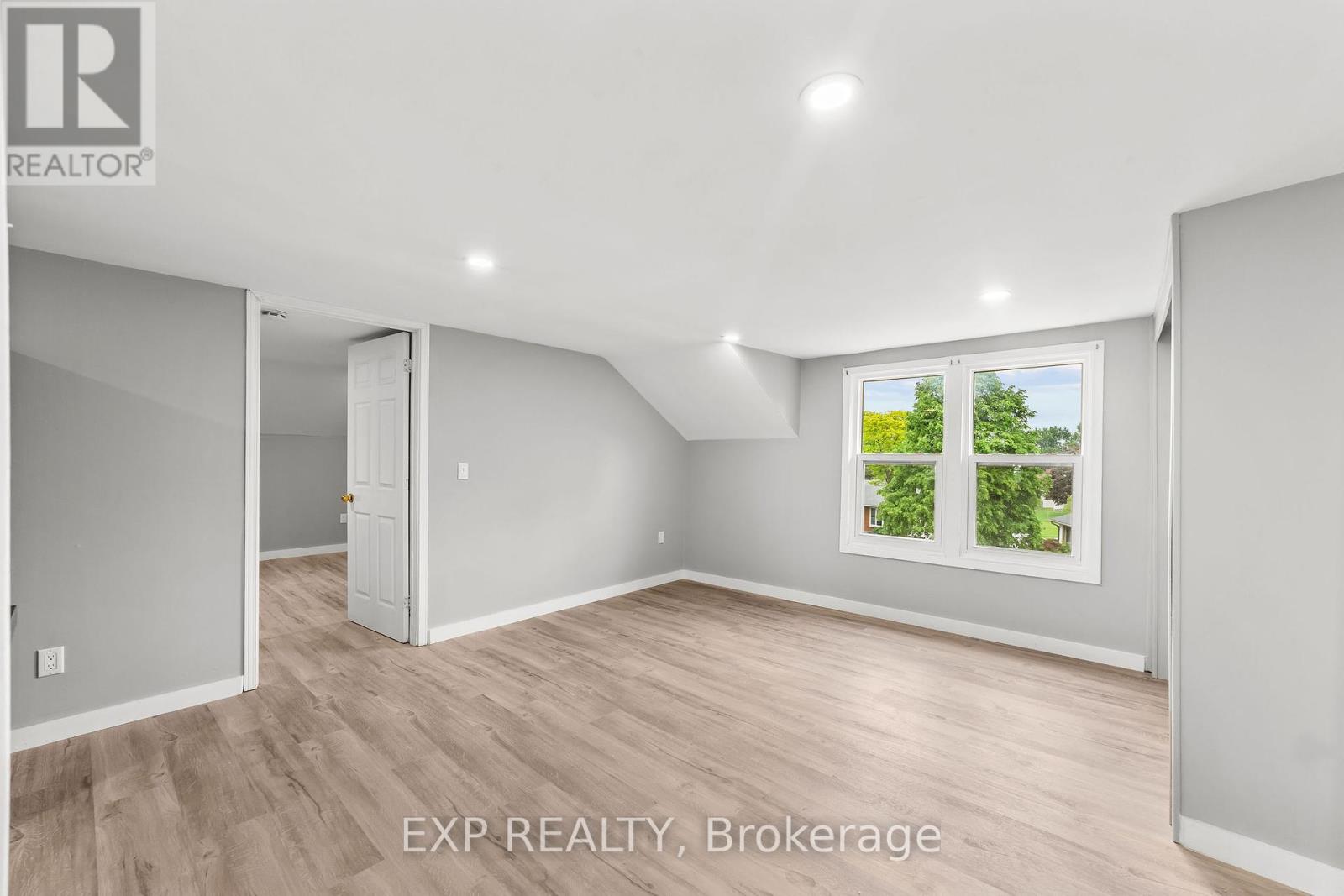 50 Fairview Avenue, St. Thomas, Ontario  N5R 4X6 - Photo 11 - X12331212