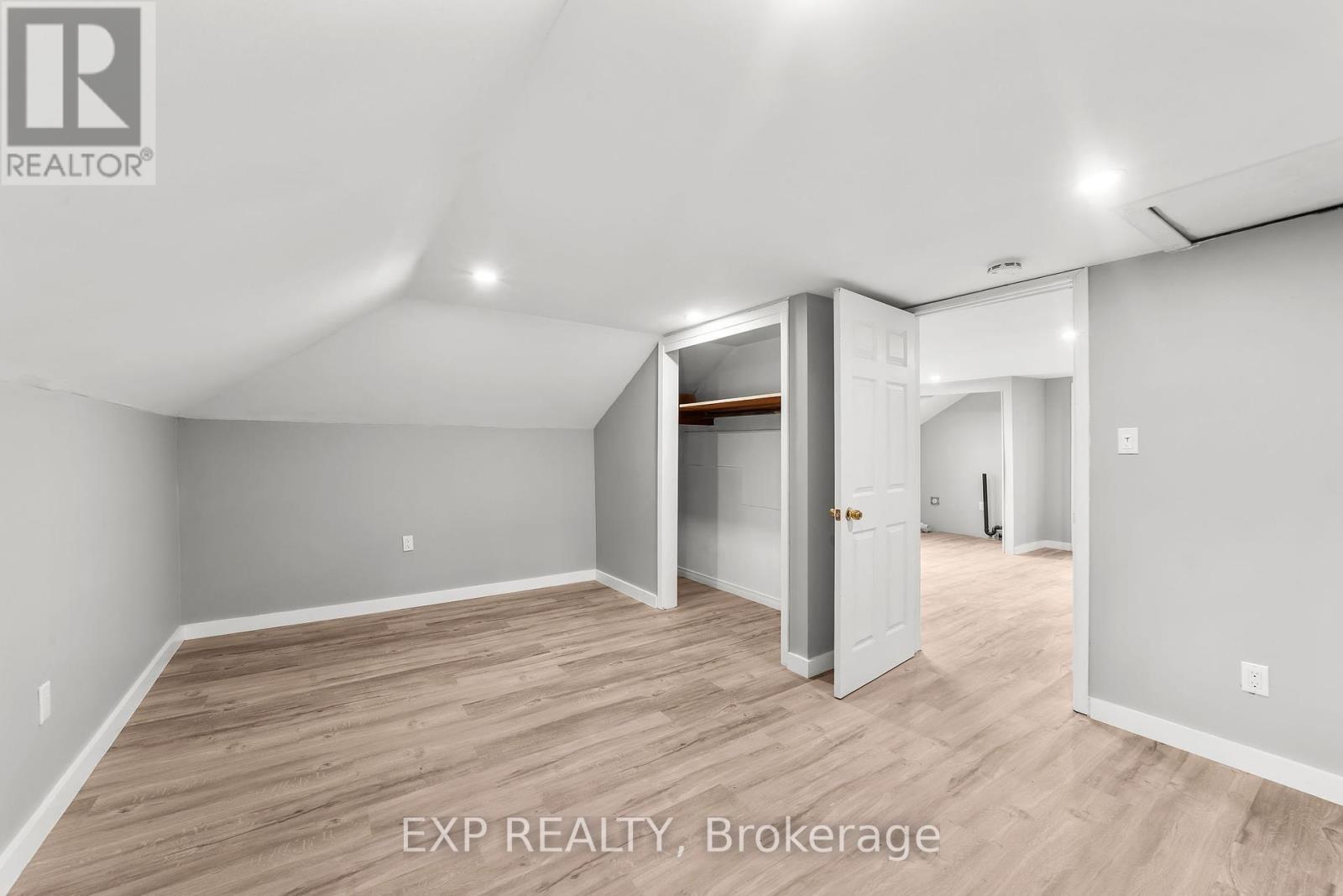 50 Fairview Avenue, St. Thomas, Ontario  N5R 4X6 - Photo 12 - X12331212
