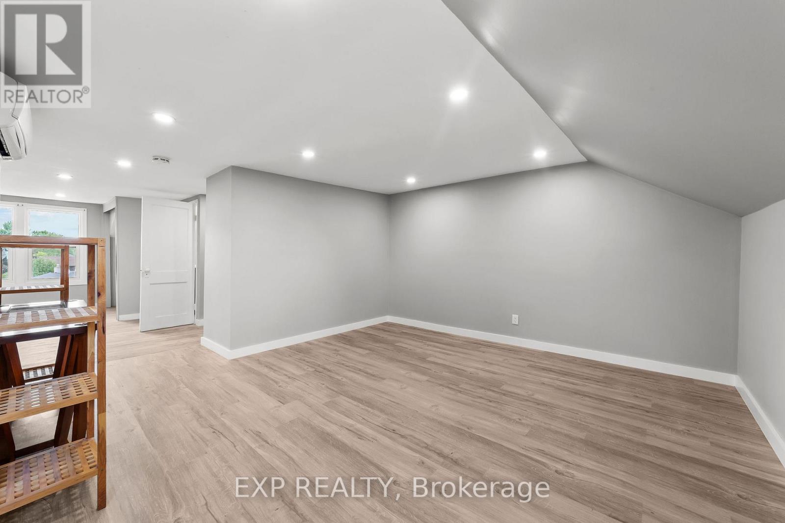 50 Fairview Avenue, St. Thomas, Ontario  N5R 4X6 - Photo 7 - X12331212
