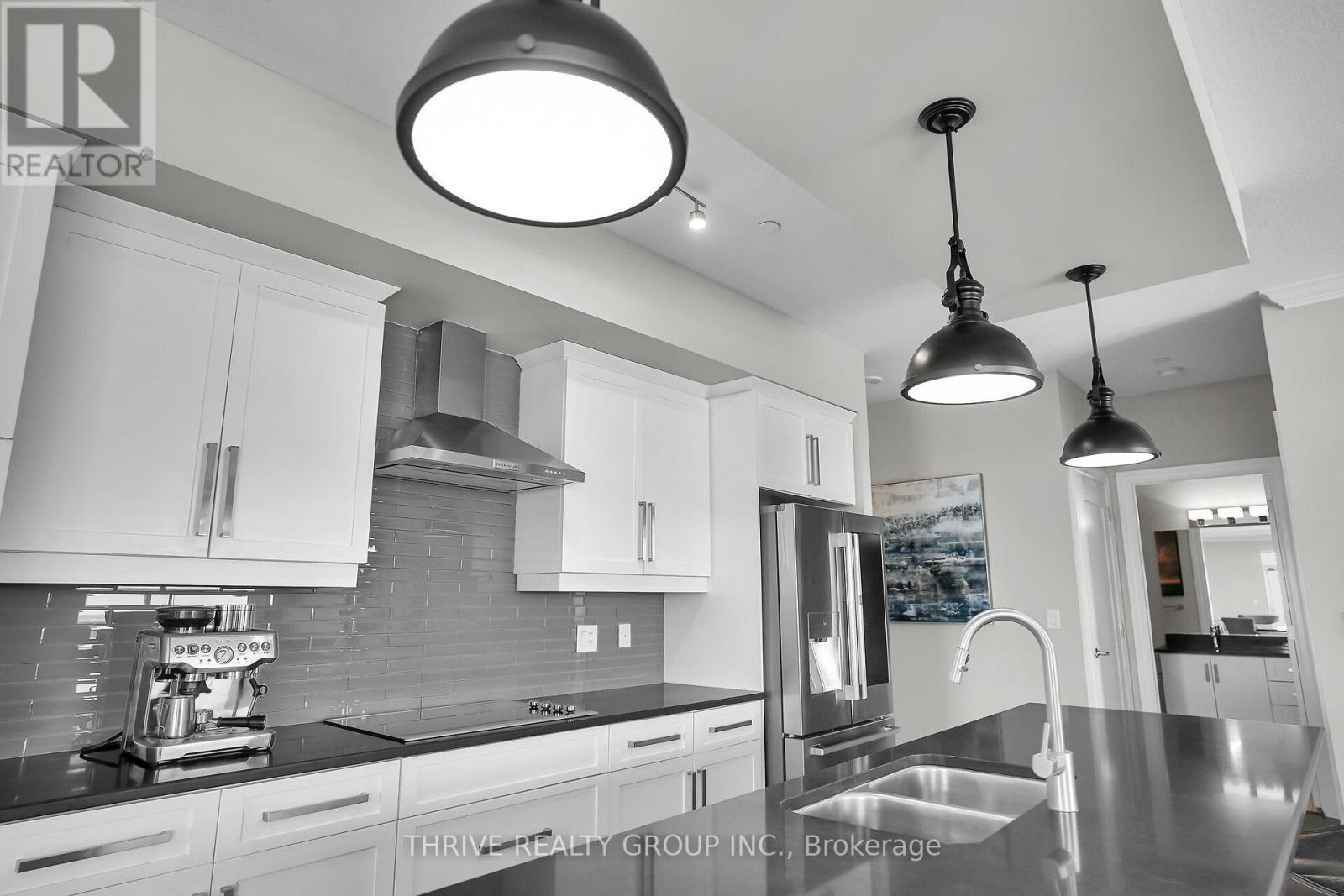 1301 - 240 Villagewalk Boulevard, London North, Ontario  N6G 0P6 - Photo 15 - X12331241