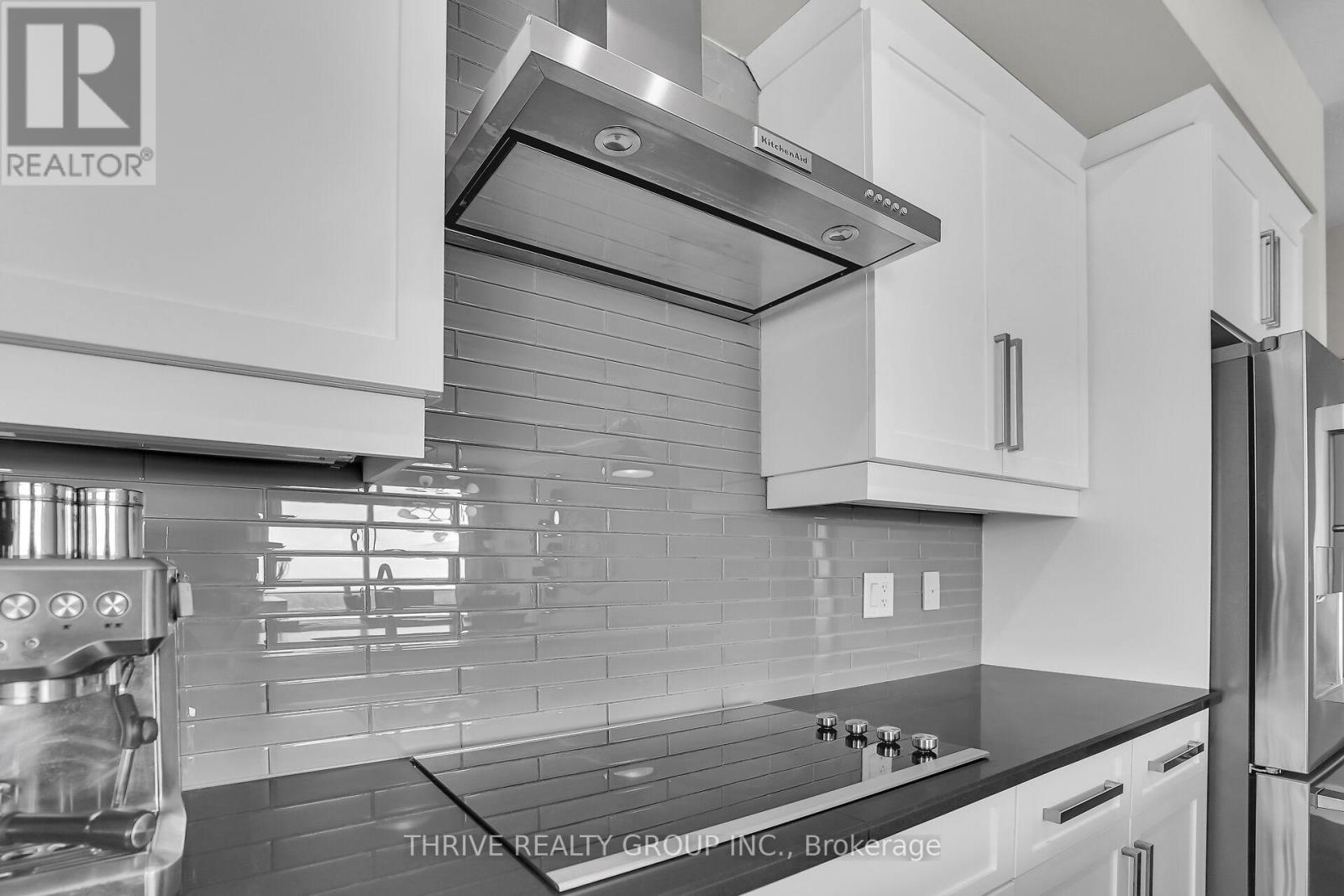 1301 - 240 Villagewalk Boulevard, London North, Ontario  N6G 0P6 - Photo 16 - X12331241