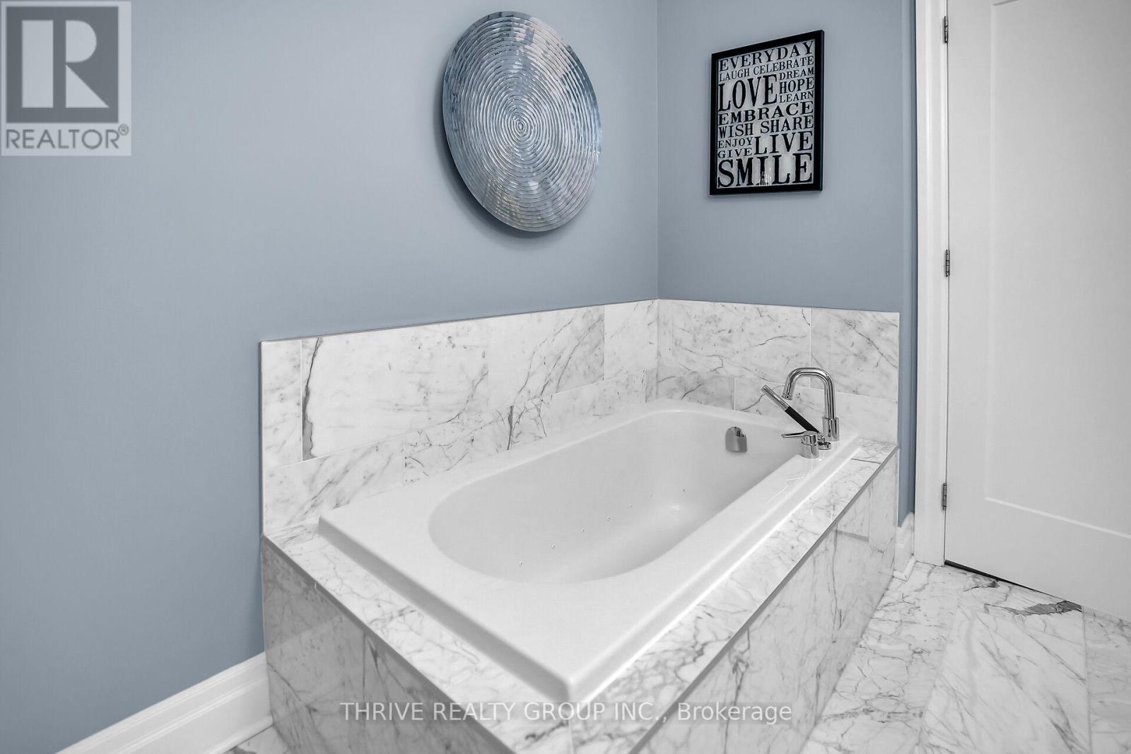 1301 - 240 Villagewalk Boulevard, London North, Ontario  N6G 0P6 - Photo 23 - X12331241