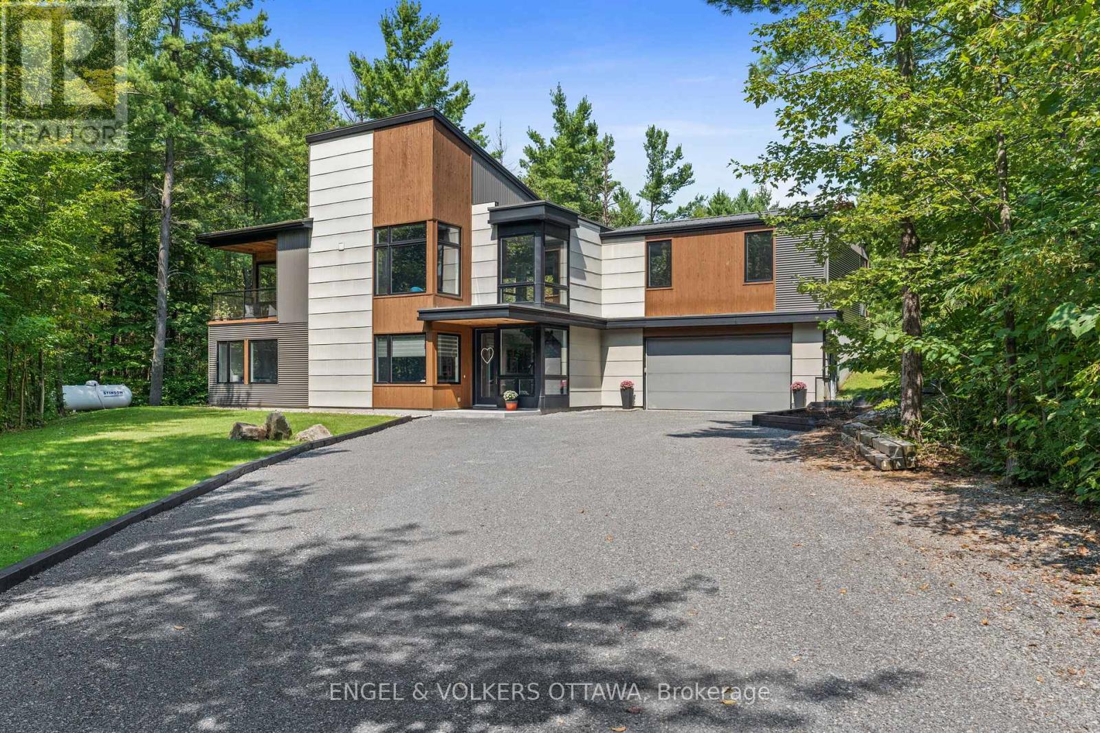 108 Edith Margaret Place, Ottawa, Ontario  K2W 1A8 - Photo 3 - X12331237