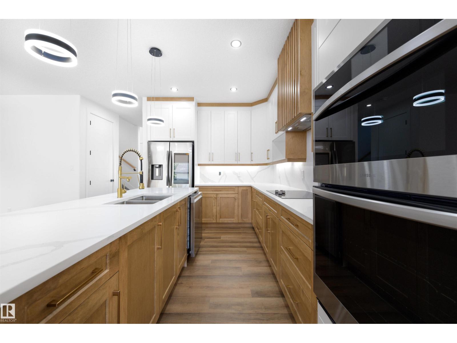Property at 10725 65 ST NW image 3