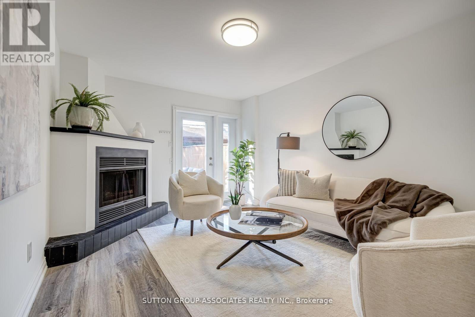 832 Manning Avenue, Toronto, Ontario  M6G 2W8 - Photo 10 - C12331170