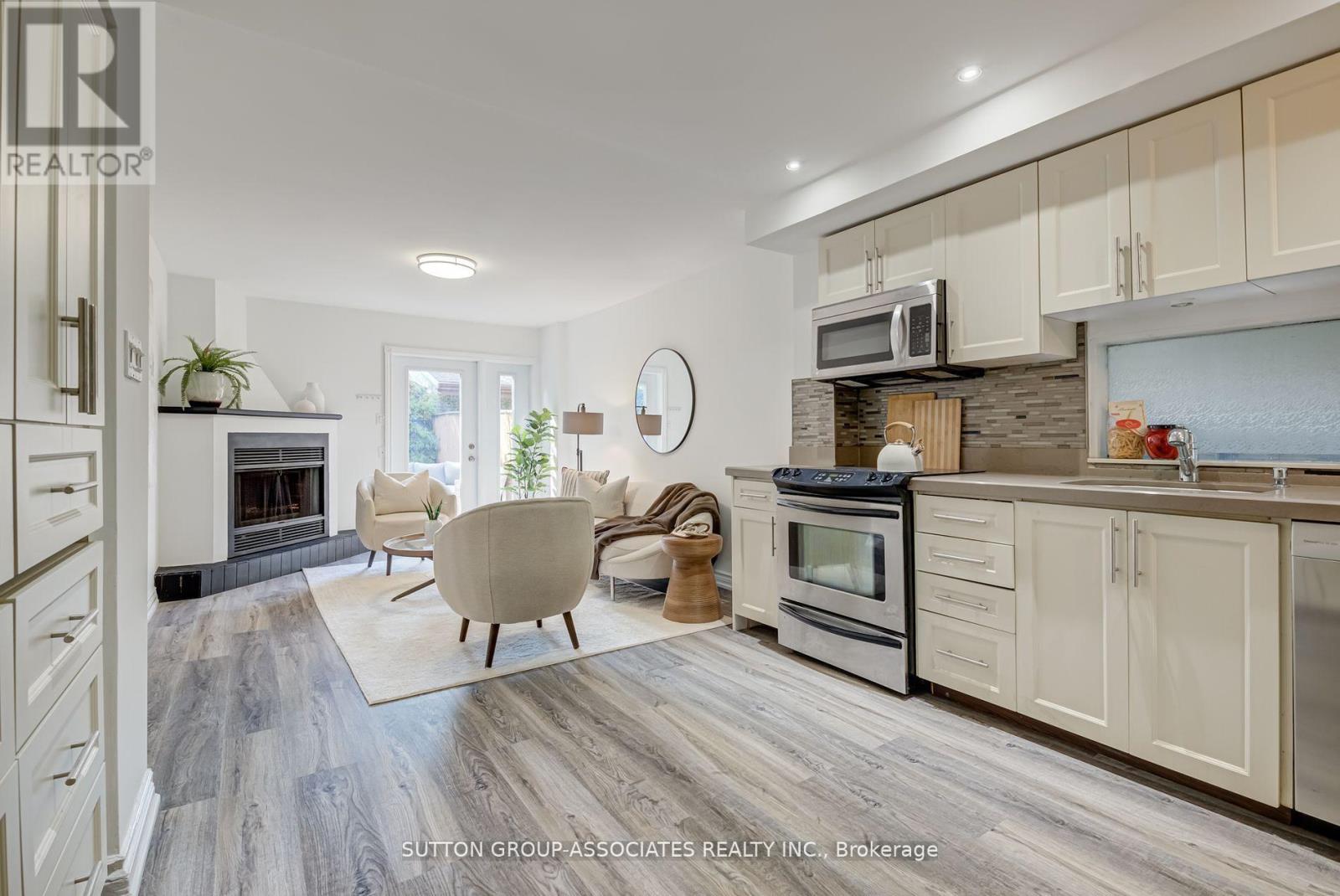 832 Manning Avenue, Toronto, Ontario  M6G 2W8 - Photo 14 - C12331170