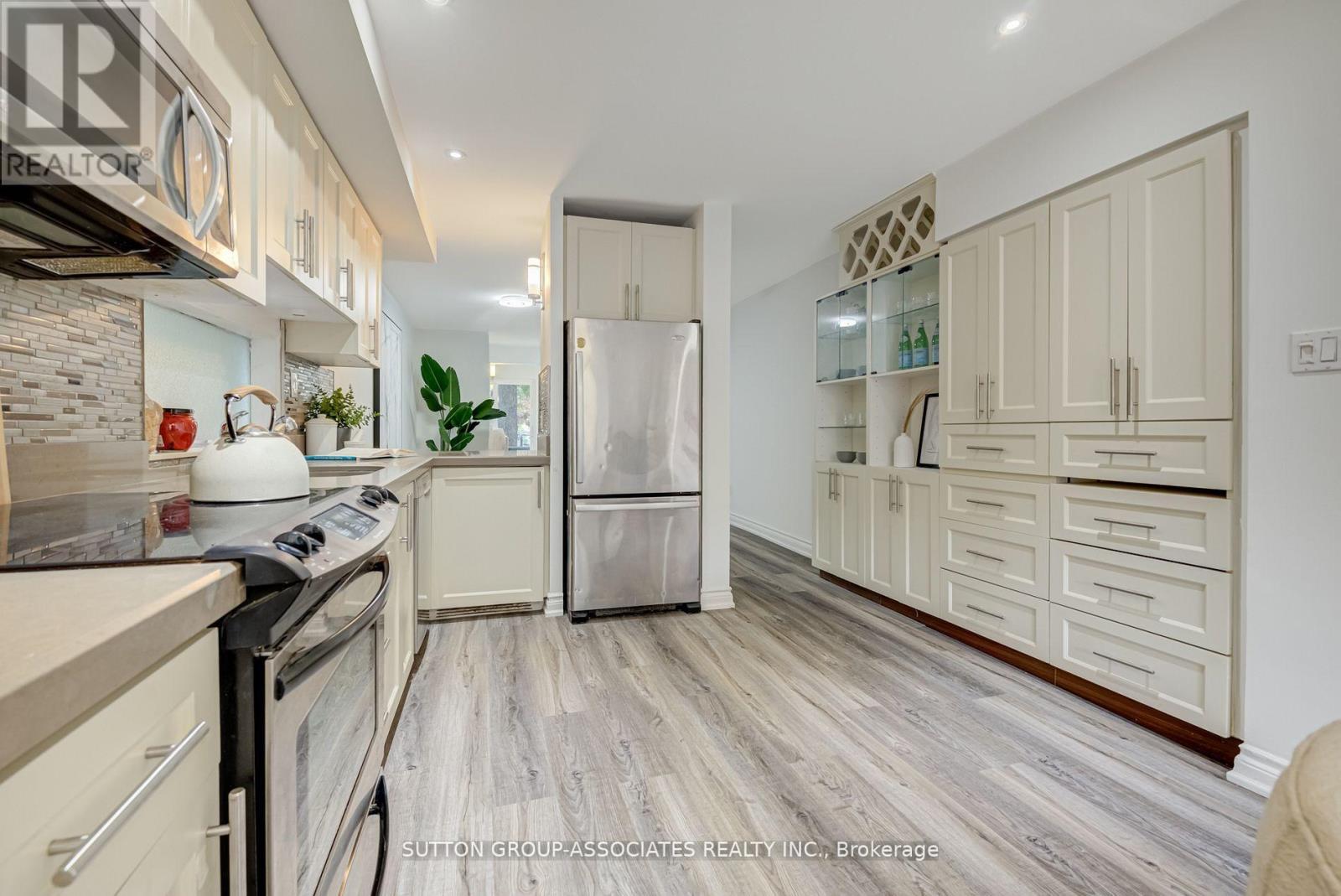 832 Manning Avenue, Toronto, Ontario  M6G 2W8 - Photo 15 - C12331170