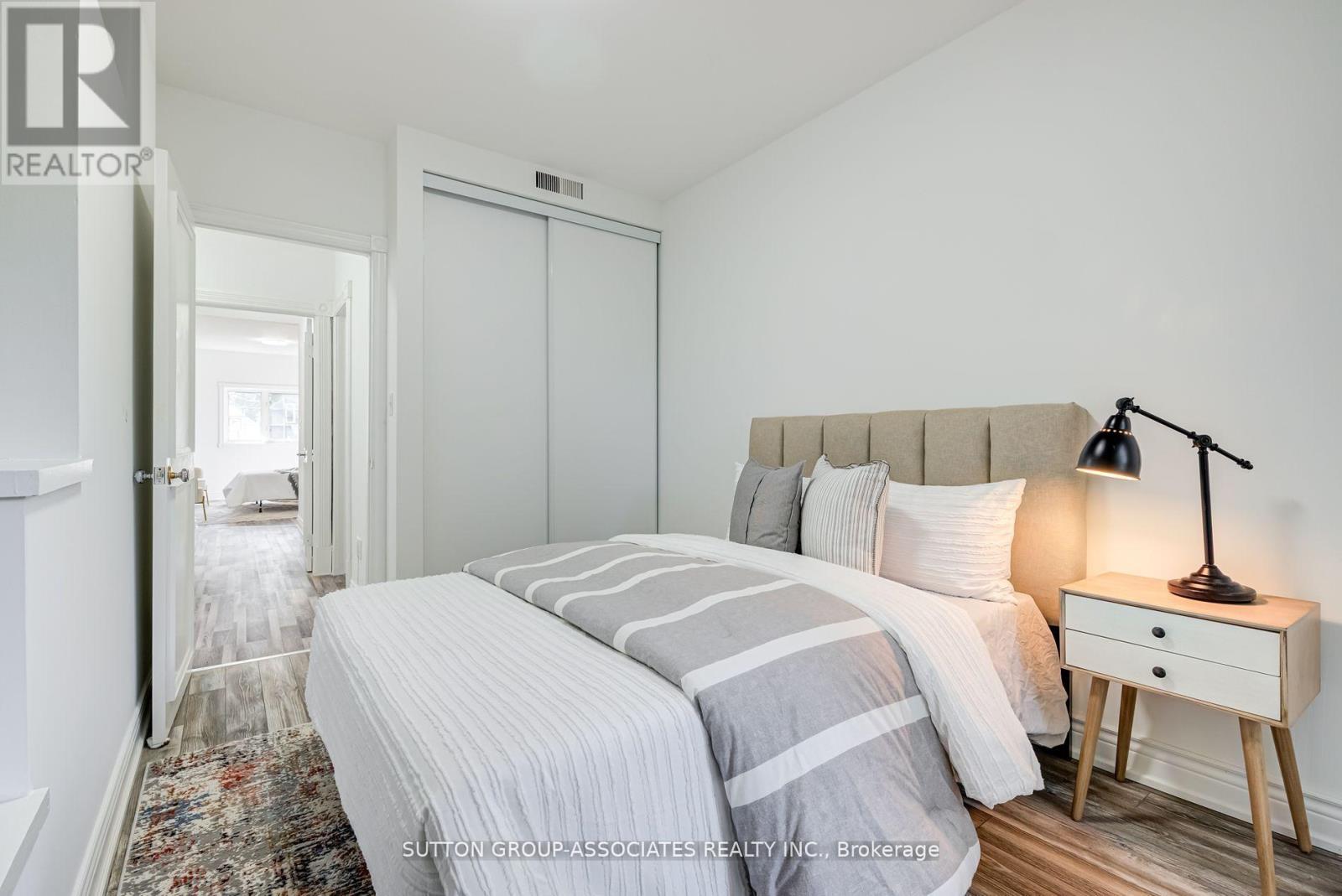 832 Manning Avenue, Toronto, Ontario  M6G 2W8 - Photo 22 - C12331170