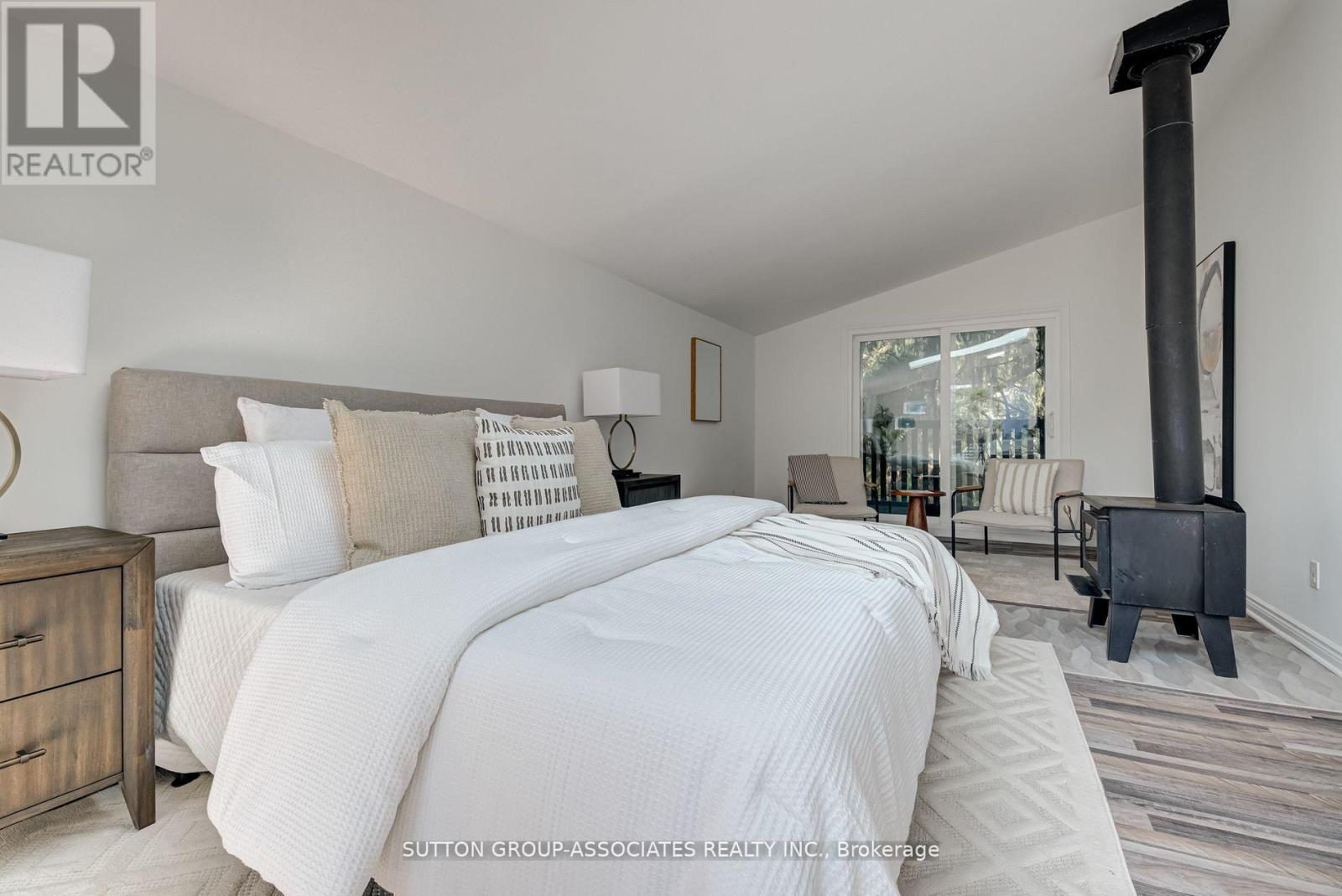 832 Manning Avenue, Toronto, Ontario  M6G 2W8 - Photo 25 - C12331170