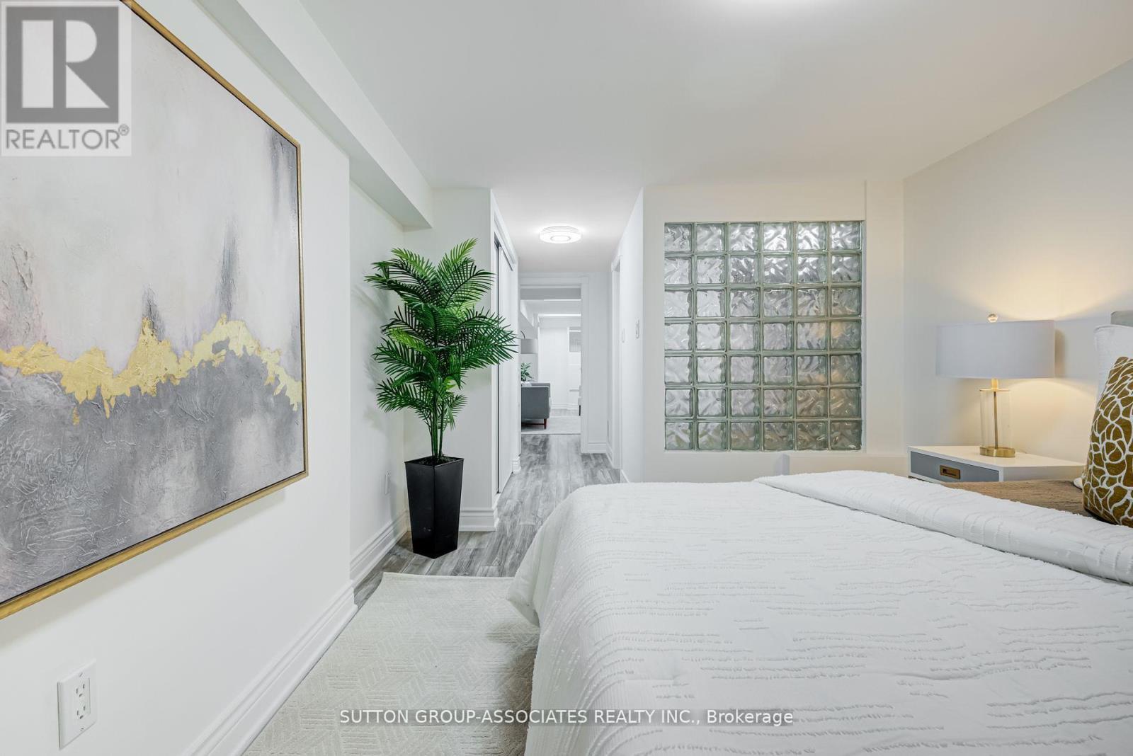 832 Manning Avenue, Toronto, Ontario  M6G 2W8 - Photo 29 - C12331170