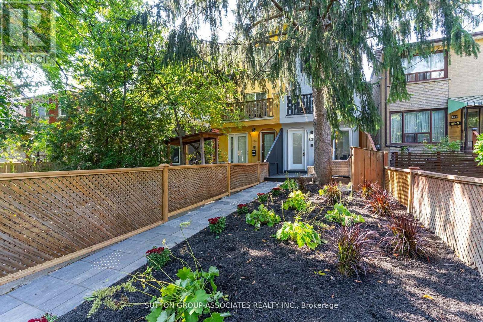832 Manning Avenue, Toronto, Ontario  M6G 2W8 - Photo 3 - C12331170