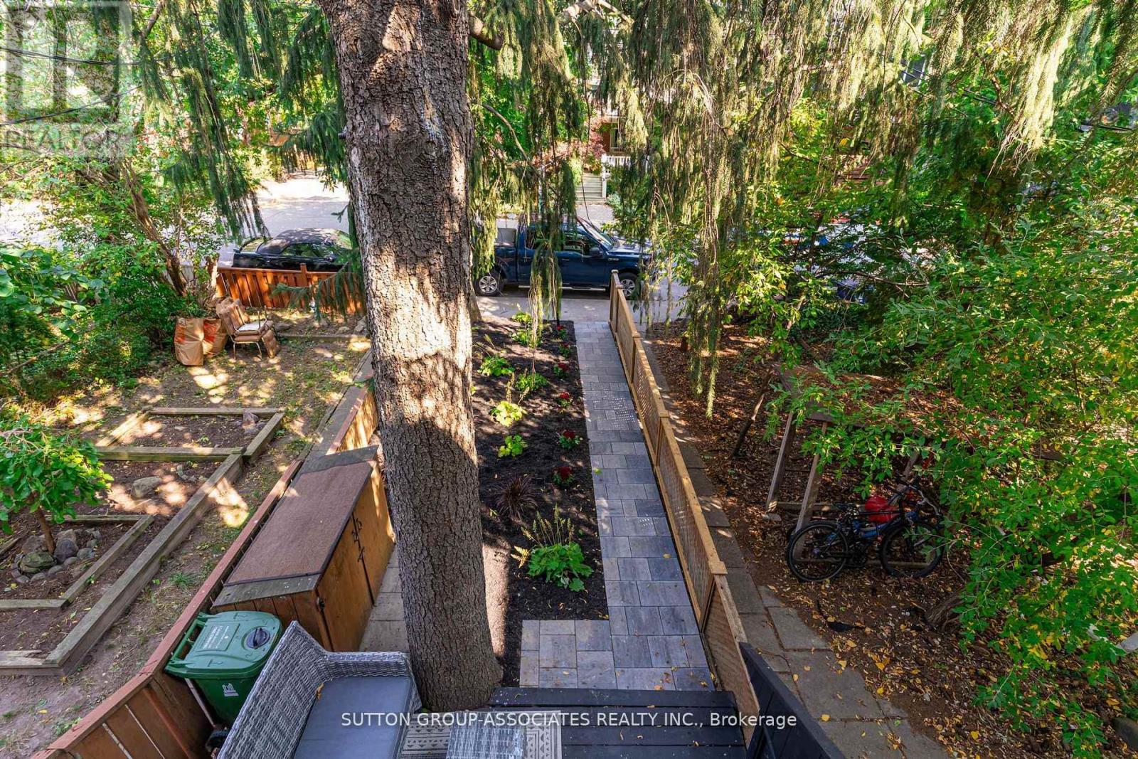 832 Manning Avenue, Toronto, Ontario  M6G 2W8 - Photo 34 - C12331170