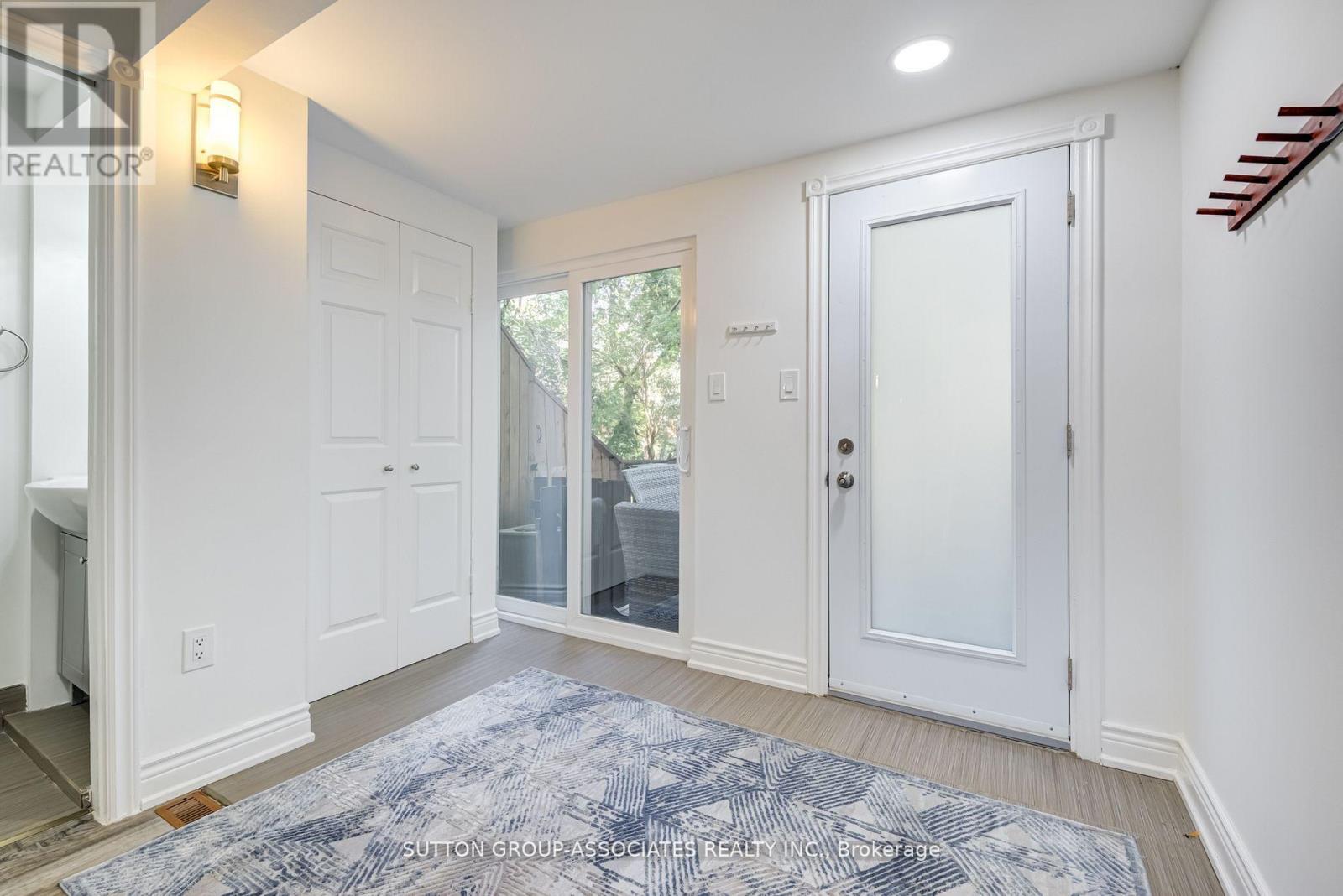 832 Manning Avenue, Toronto, Ontario  M6G 2W8 - Photo 6 - C12331170
