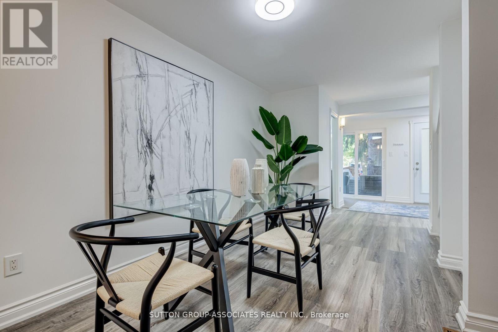 832 Manning Avenue, Toronto, Ontario  M6G 2W8 - Photo 8 - C12331170