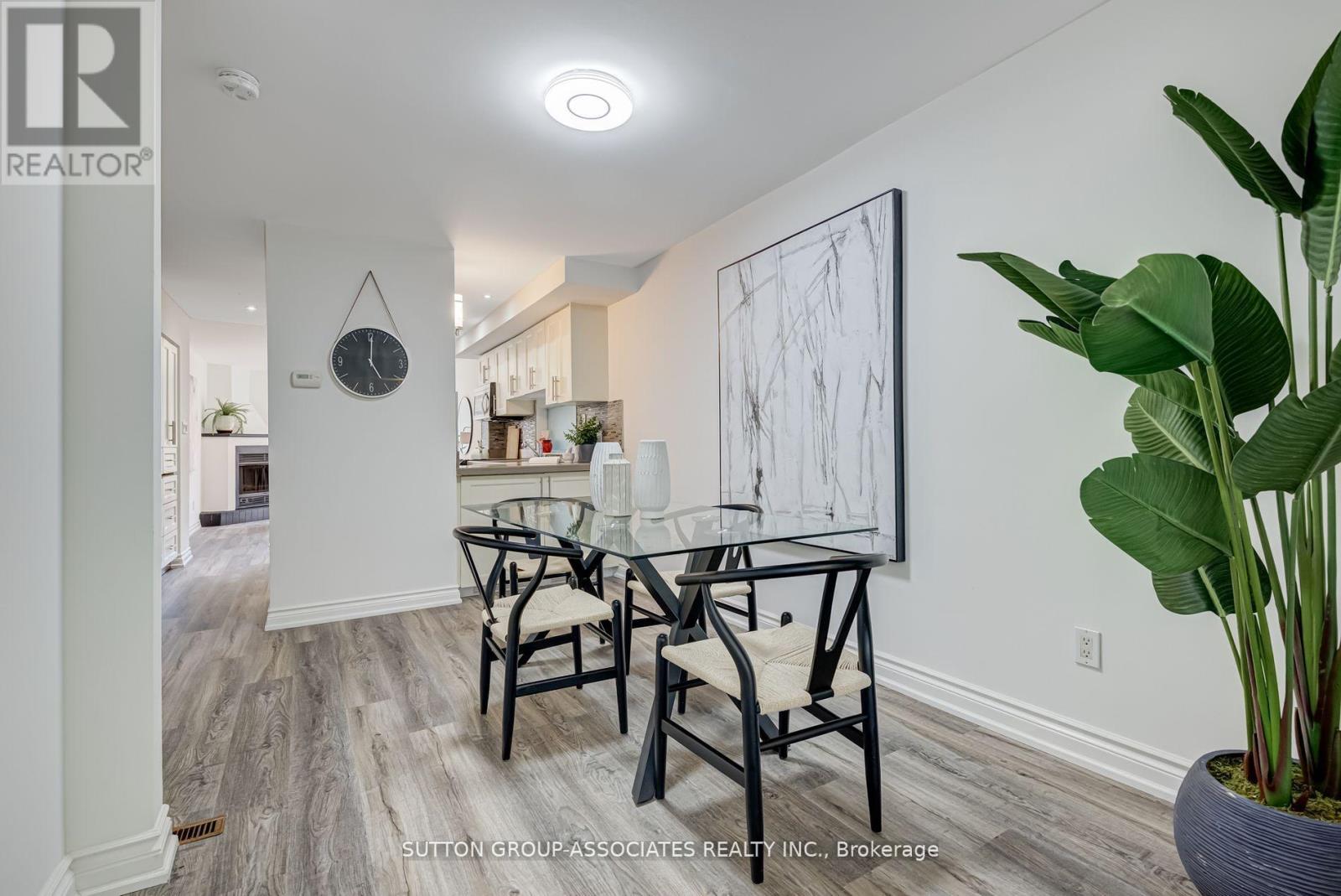 832 Manning Avenue, Toronto, Ontario  M6G 2W8 - Photo 9 - C12331170