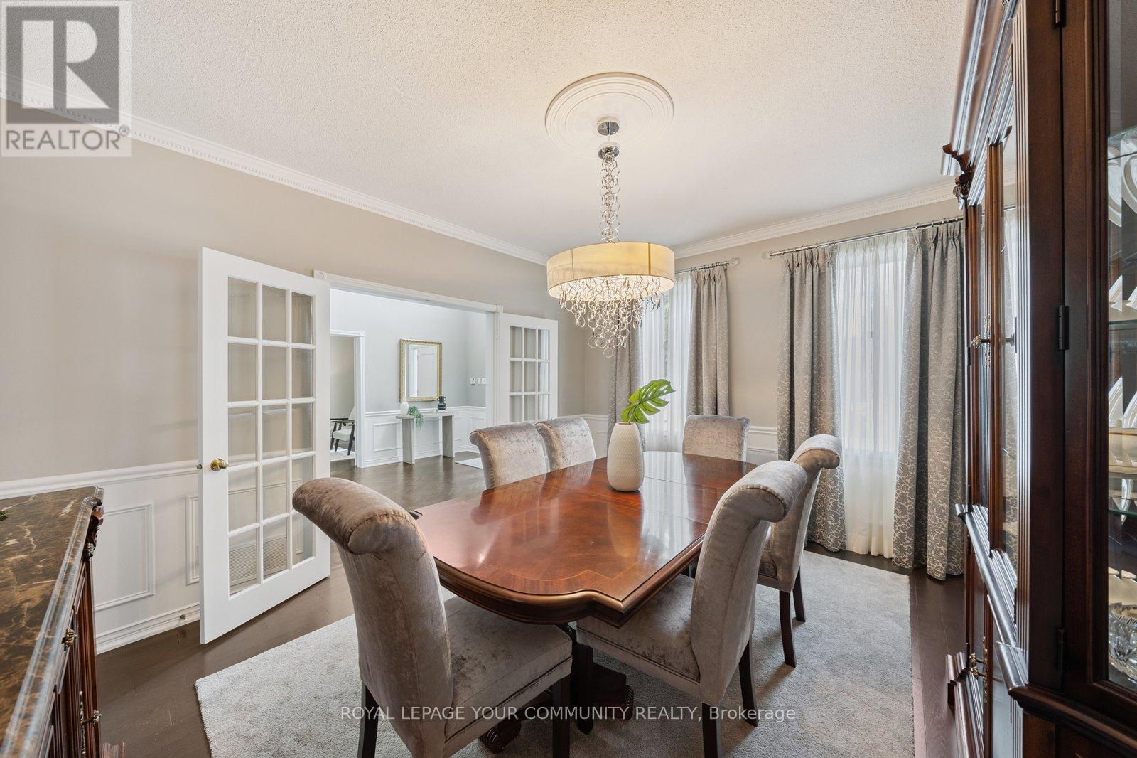 22 Theobalds Circle, Richmond Hill, Ontario  L4C 9C7 - Photo 7 - N12331129