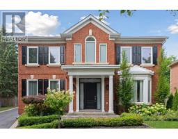 22 THEOBALDS CIRCLE, Richmond Hill, Ontario