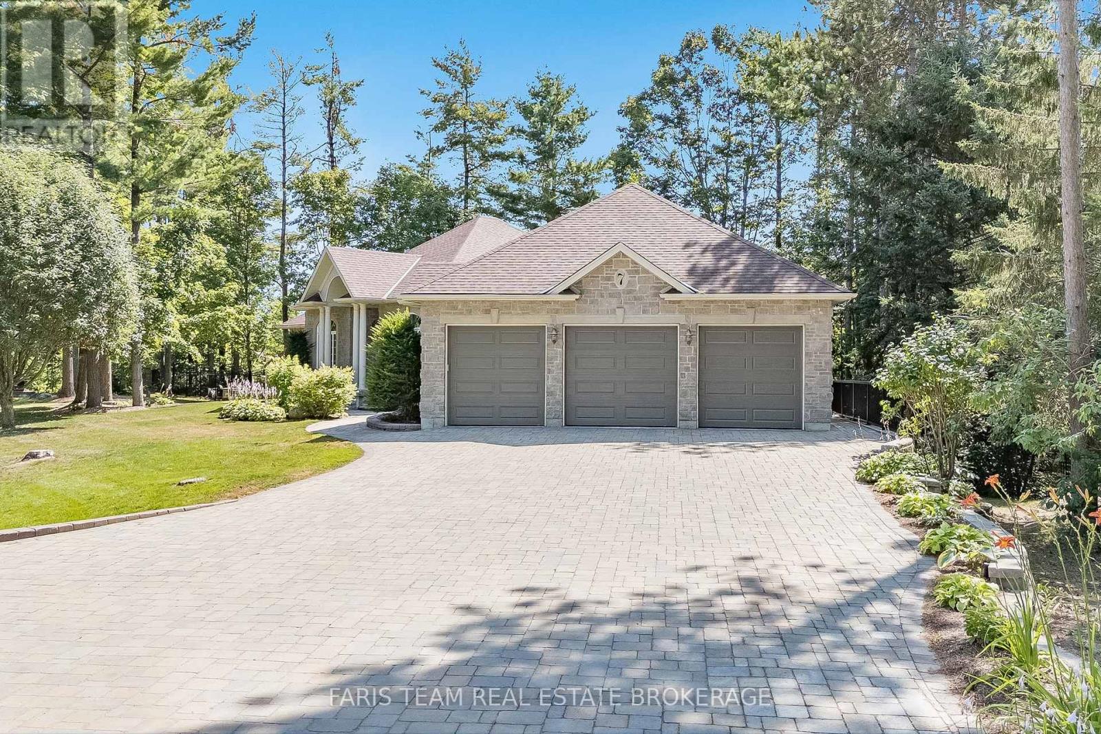 7 Highland Drive, Oro-Medonte, Ontario  L0L 2L0 - Photo 2 - S12325063