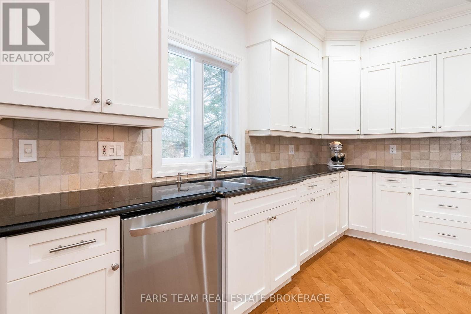 7 Highland Drive, Oro-Medonte, Ontario  L0L 2L0 - Photo 9 - S12325063