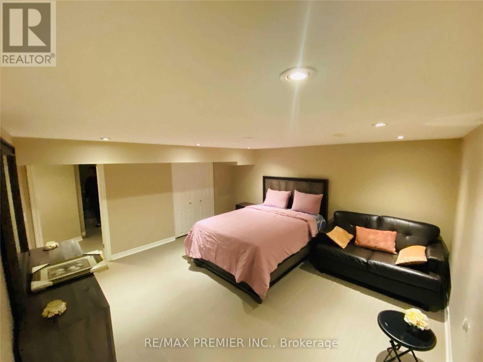 Bsmt Apt - 10 Jopling Avenue N, Toronto, Ontario  M9B 4E7 - Photo 10 - W12325338