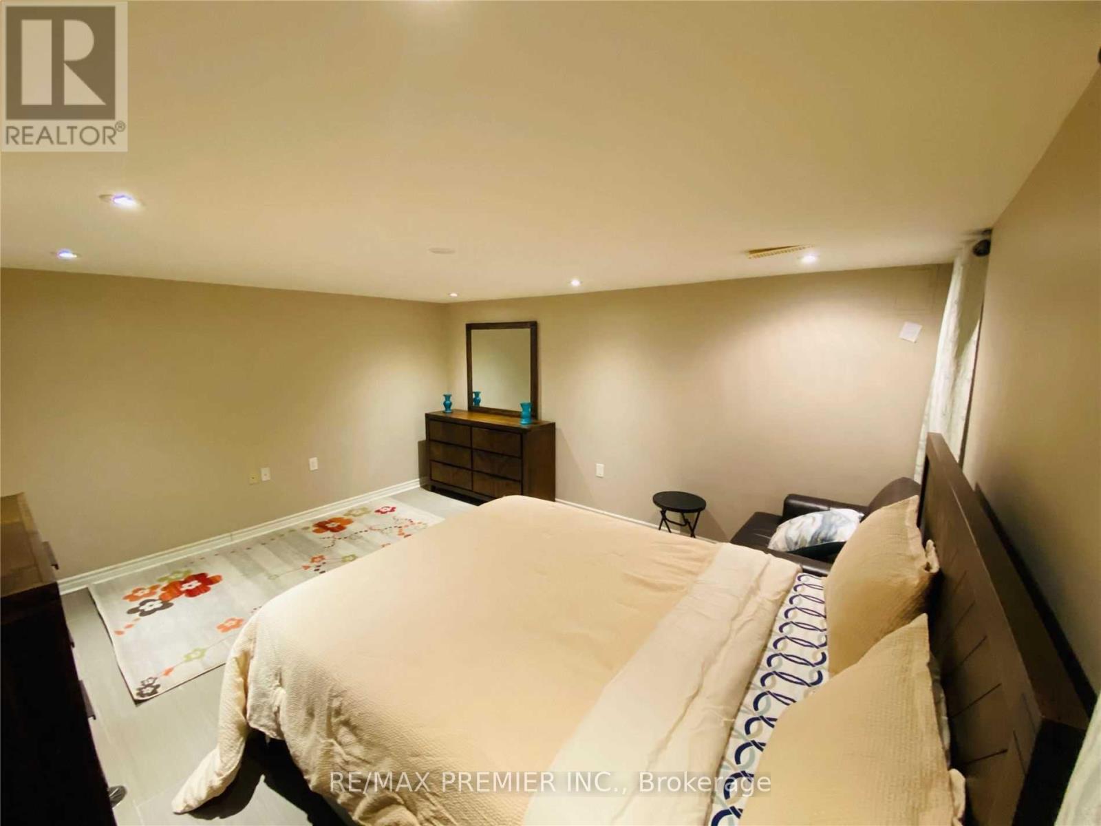 Bsmt Apt - 10 Jopling Avenue N, Toronto, Ontario  M9B 4E7 - Photo 8 - W12325338