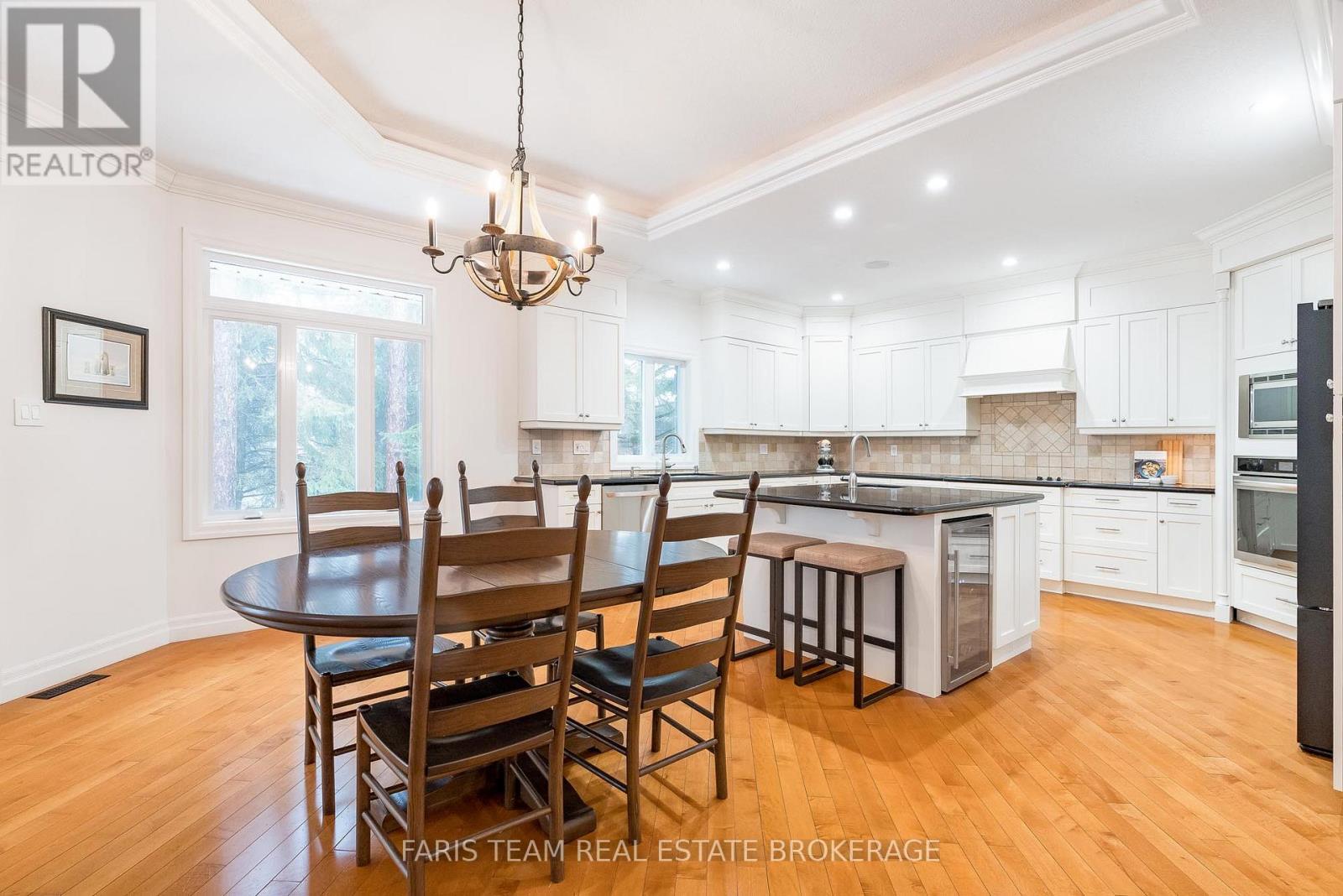 7 Highland Drive, Oro-Medonte, Ontario  L0L 2L0 - Photo 7 - S12325063
