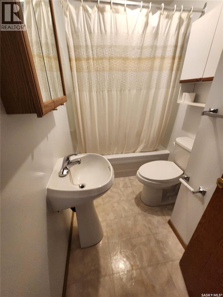 101 Belfast Street, North Portal, Saskatchewan  S0C 1W0 - Photo 15 - SK015012