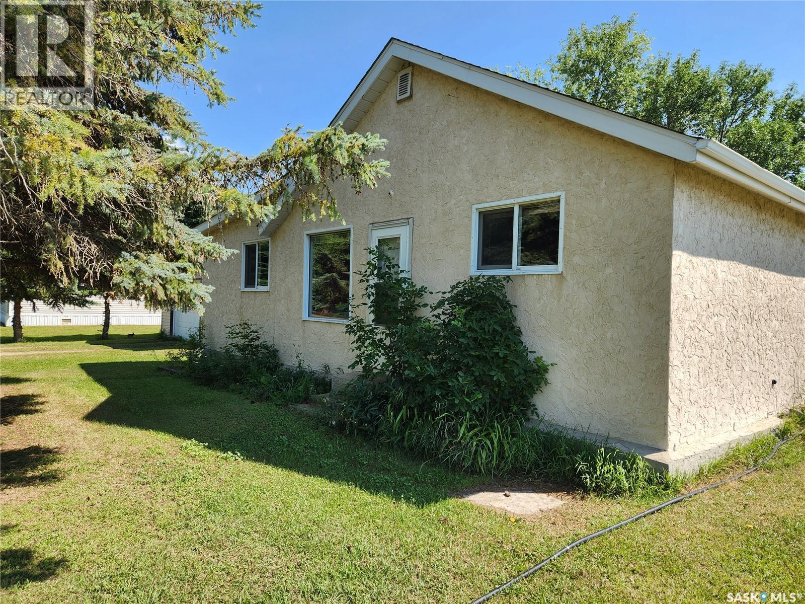 101 Belfast Street, North Portal, Saskatchewan  S0C 1W0 - Photo 2 - SK015012