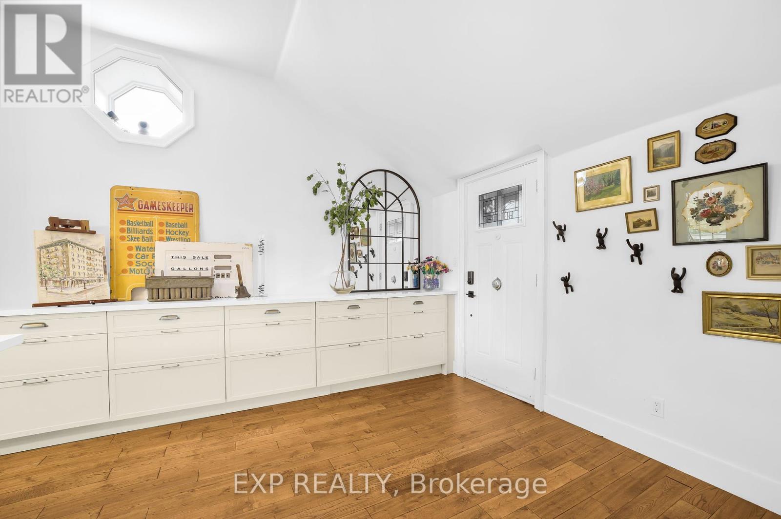 Property at 20 ELGIN STREET S image 5