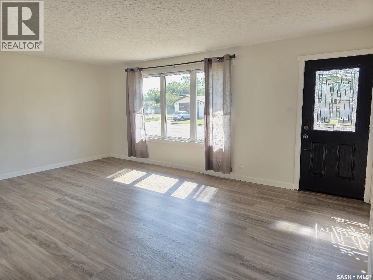 225 Semple Street, Outlook, Saskatchewan  S0L 2N0 - Photo 4 - SK009991