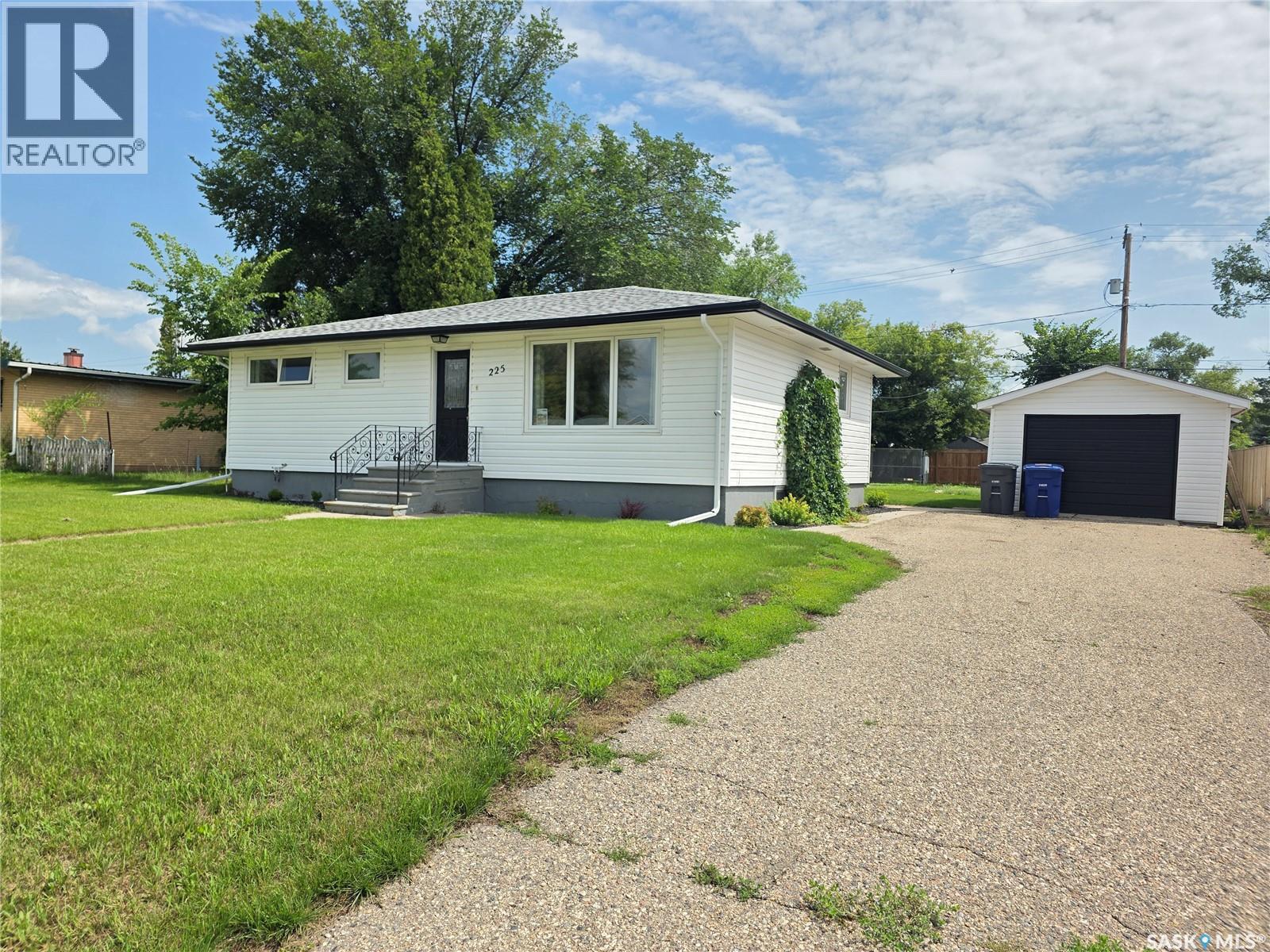 225 Semple Street, Outlook, Saskatchewan  S0L 2N0 - Photo 1 - SK009991
