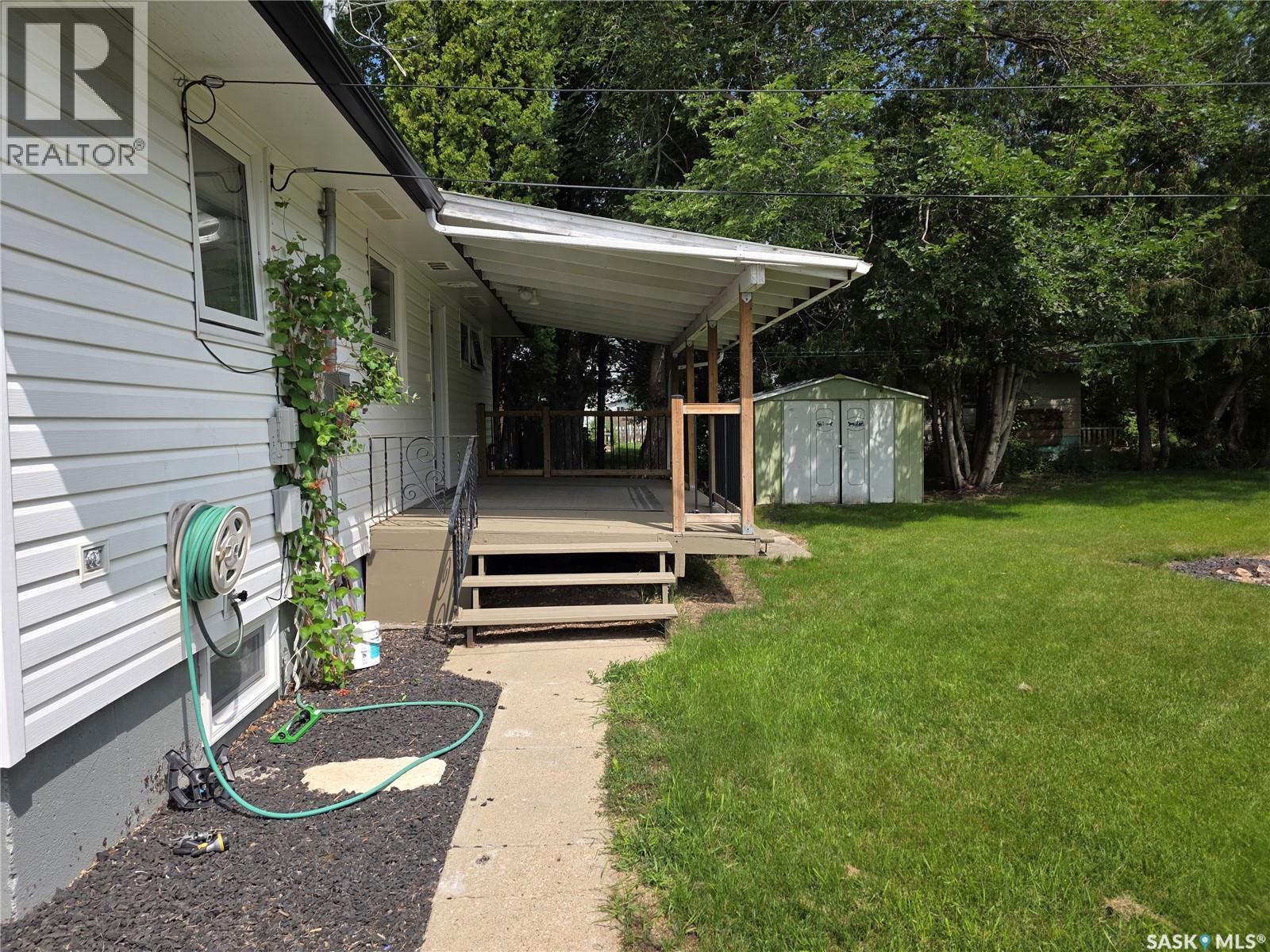 225 Semple Street, Outlook, Saskatchewan  S0L 2N0 - Photo 2 - SK009991