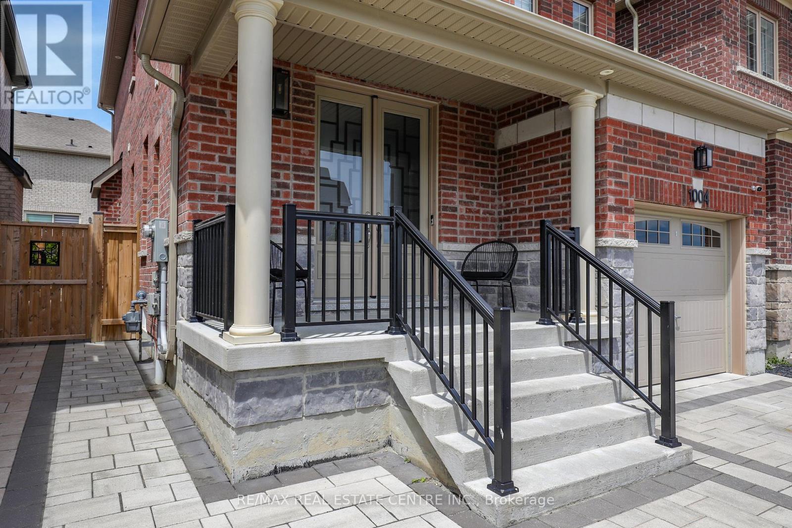 1004 Kingpeak Crescent, Pickering, Ontario  L1X 0H3 - Photo 2 - E12331268