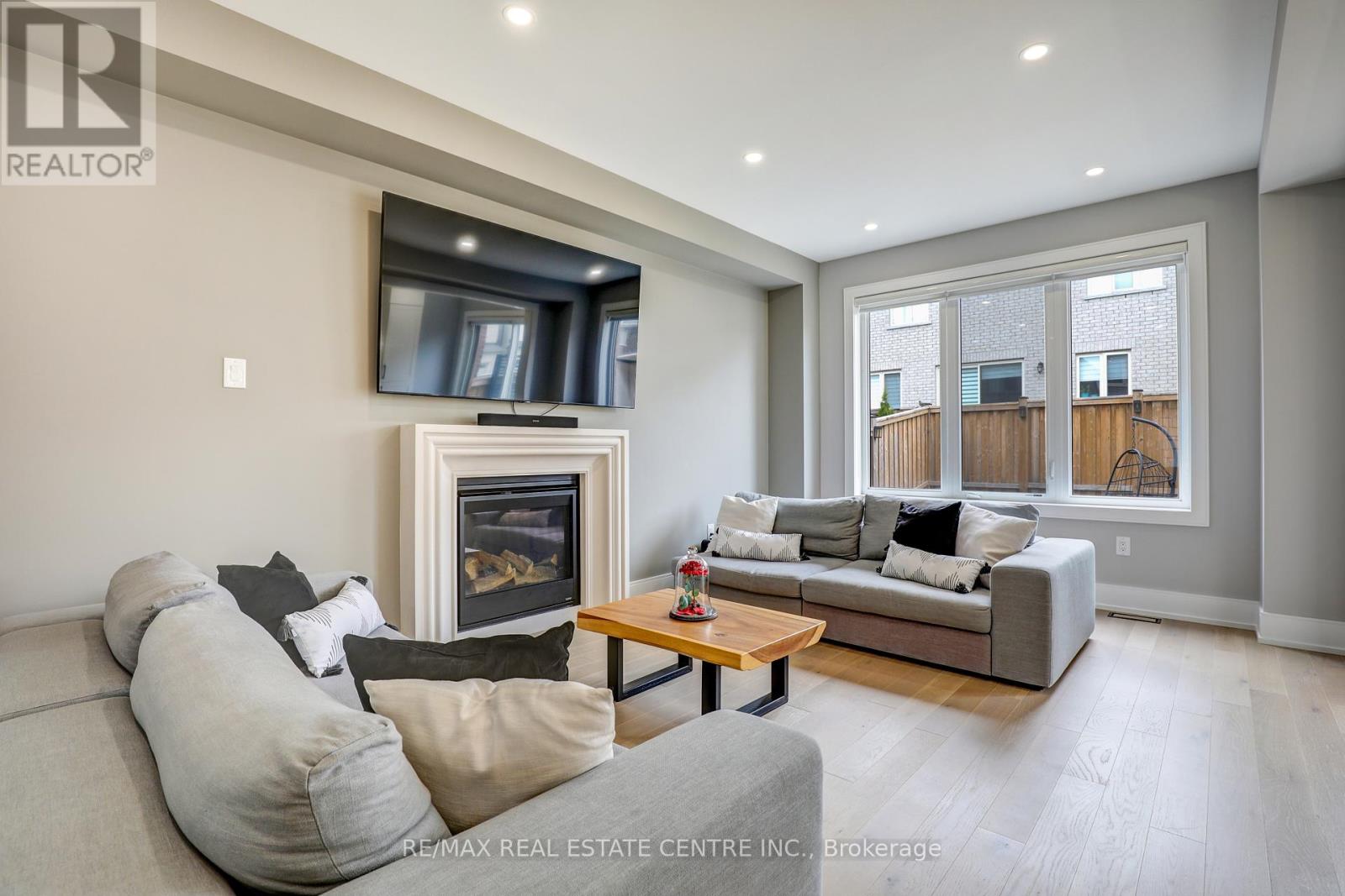 1004 Kingpeak Crescent, Pickering, Ontario  L1X 0H3 - Photo 9 - E12331268