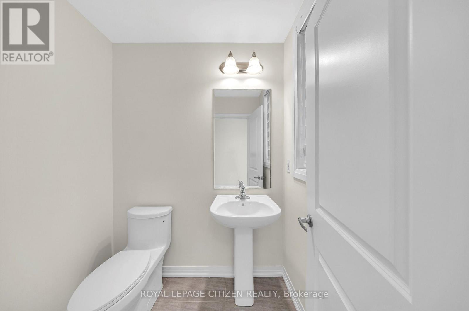 1111 Zircon Manor, Pickering, Ontario  L1X 0P7 - Photo 4 - E12331308
