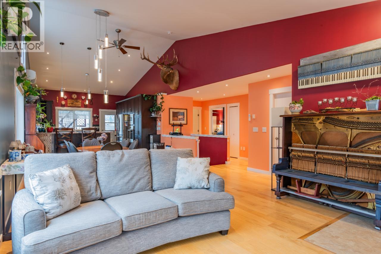 Property at 7150 DEVITO Drive image 2